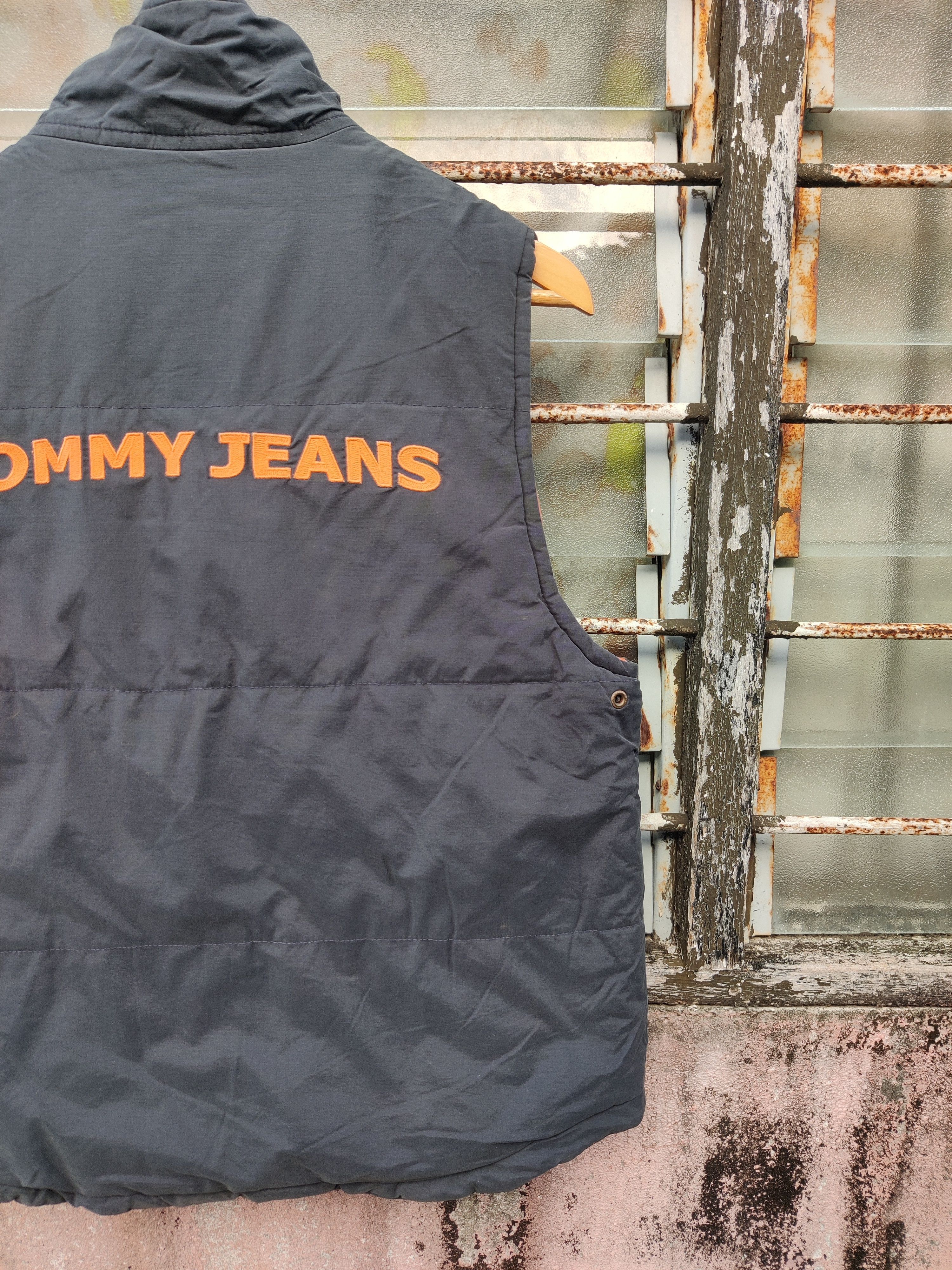Tommy Hilfiger Vintage Reversible Tommy Hilfiger Jeans Vest Puffer Jacket Size US M / EU 48-50 / 2 - 4 Thumbnail