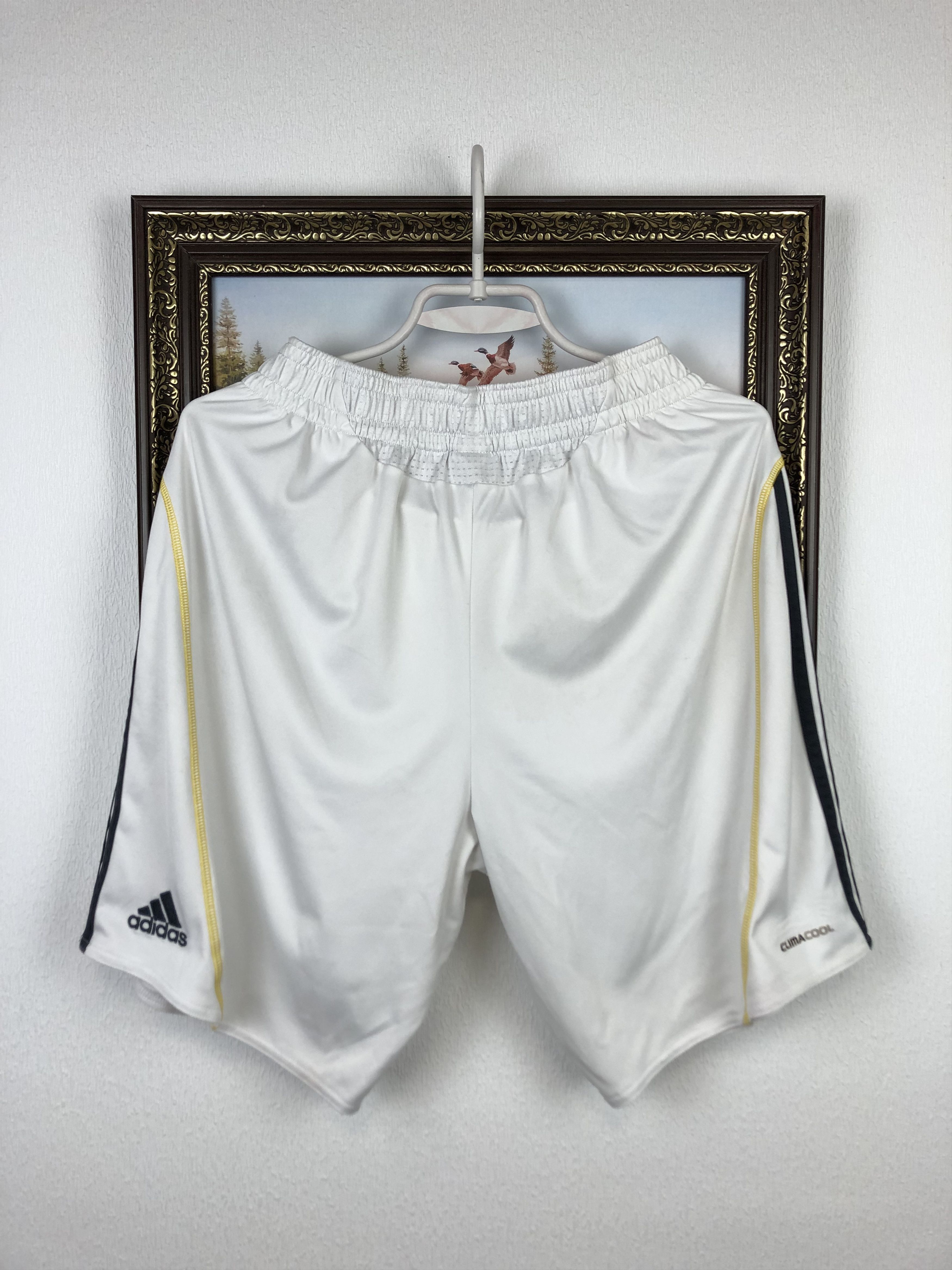 Adidas Vintage Adidas Real Madrid Football Shorts Soccer White L Size US 34 / EU 50 - 11 Thumbnail