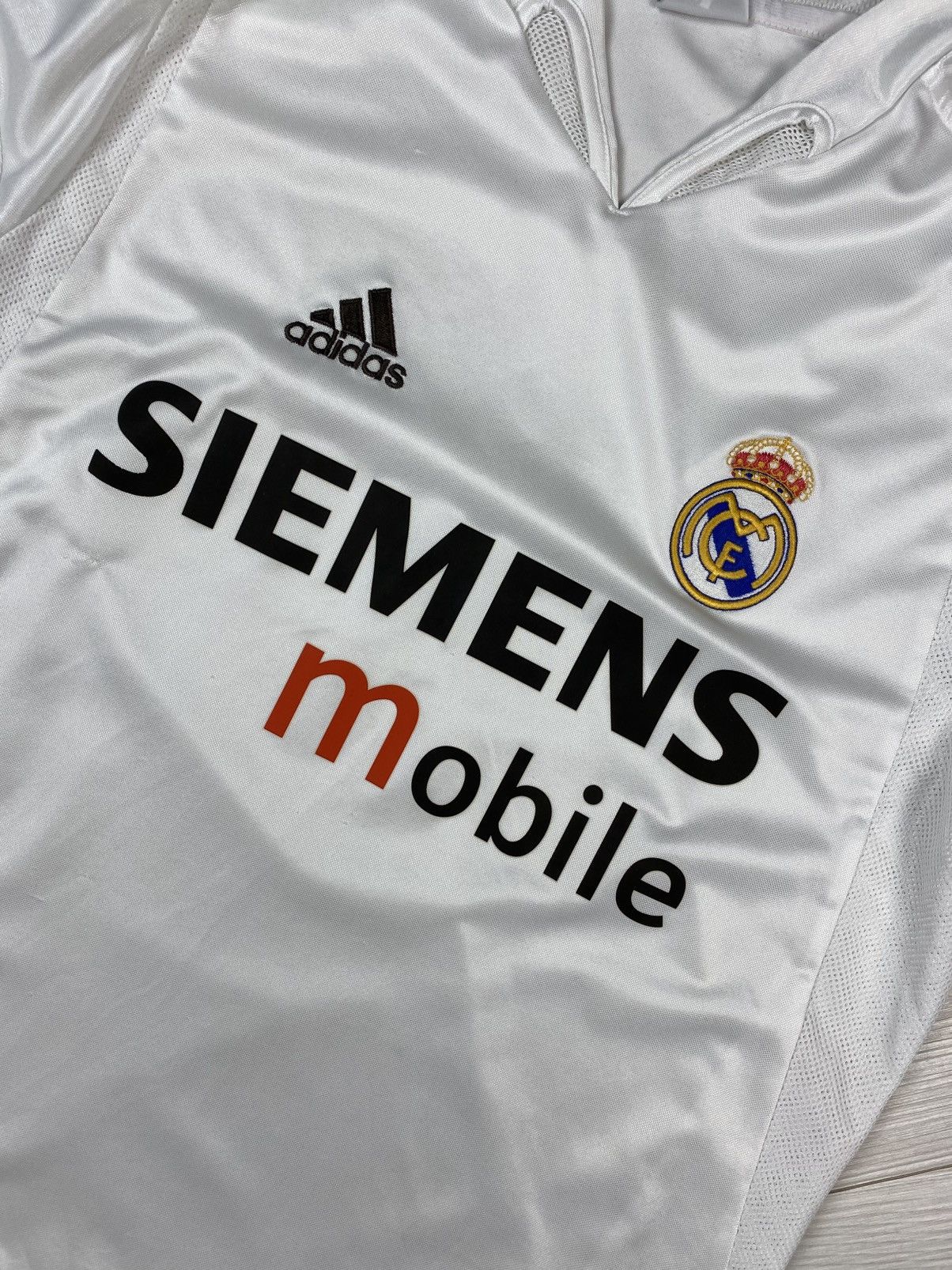 Adidas × Vintage Vintage Real Madrid 2004 adidas Siemens mobile football y2k Size US S / EU 44-46 / 1 - 3 Thumbnail