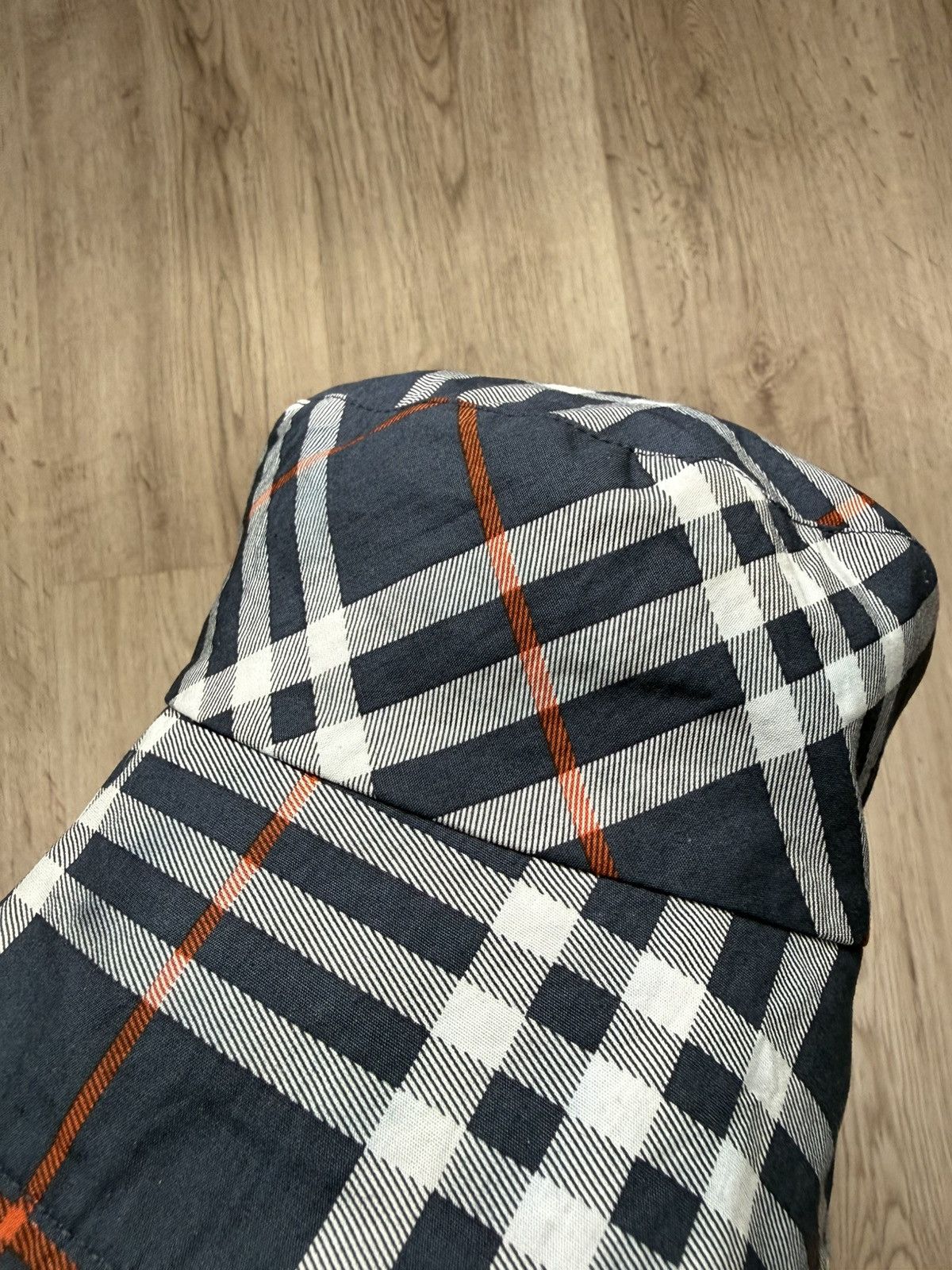 Burberry Burberry Reversible Bucket Hat Nova Check / Navy Size ONE SIZE - 5 Thumbnail