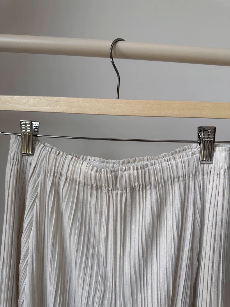 Issey Miyake Issey Miyake size:2 White pleated trousers Size 31" - 3 Thumbnail