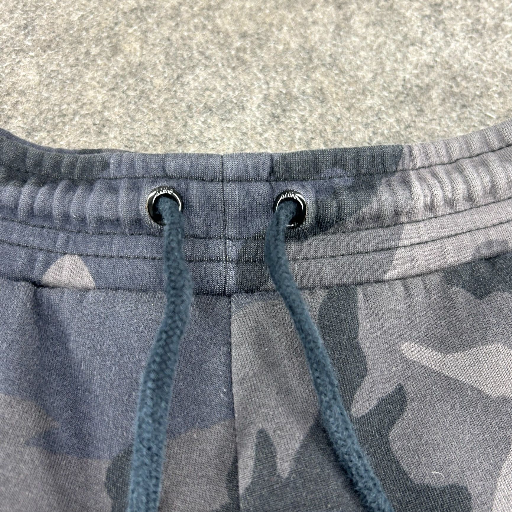 Nike Nike Tech Fleece Jogger Pants Mens M Grey Black Camo Sweatpants Swoosh Drawstring Tapered Regular Fit Activwear Cross Training Gym & Running Size US 31 - 3 Thumbnail