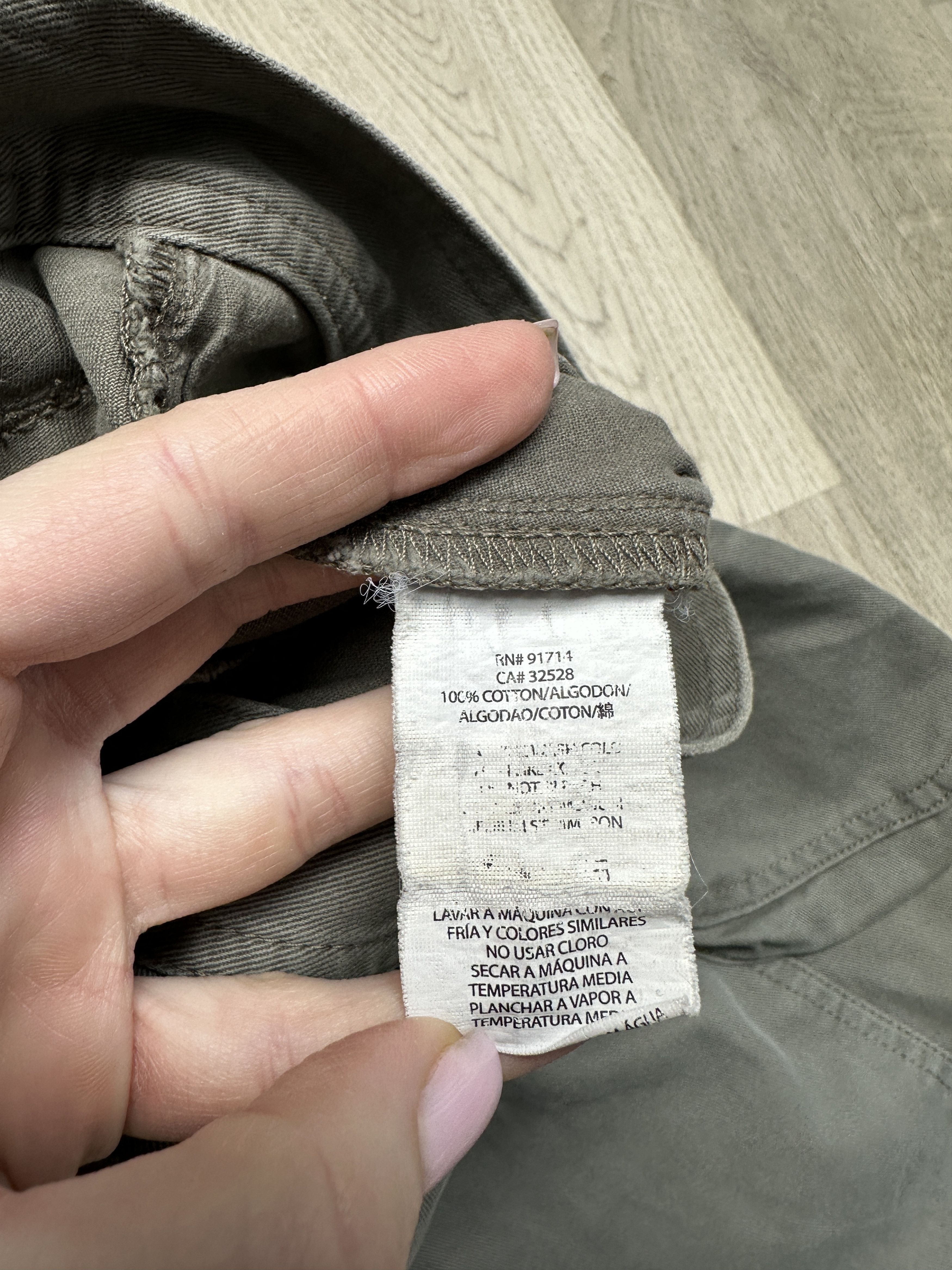 Armani Exchange Armani Exchange Mens Cargo Shorts Size US 33 - 7 Thumbnail