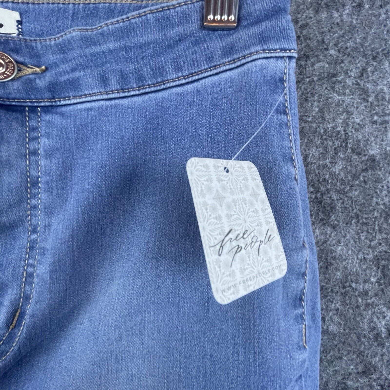 Free People We The Free People Jeans 26 Big Flare Raw Fray Bell Bottom Size 26" / US 2 / IT 38 - 9 Thumbnail
