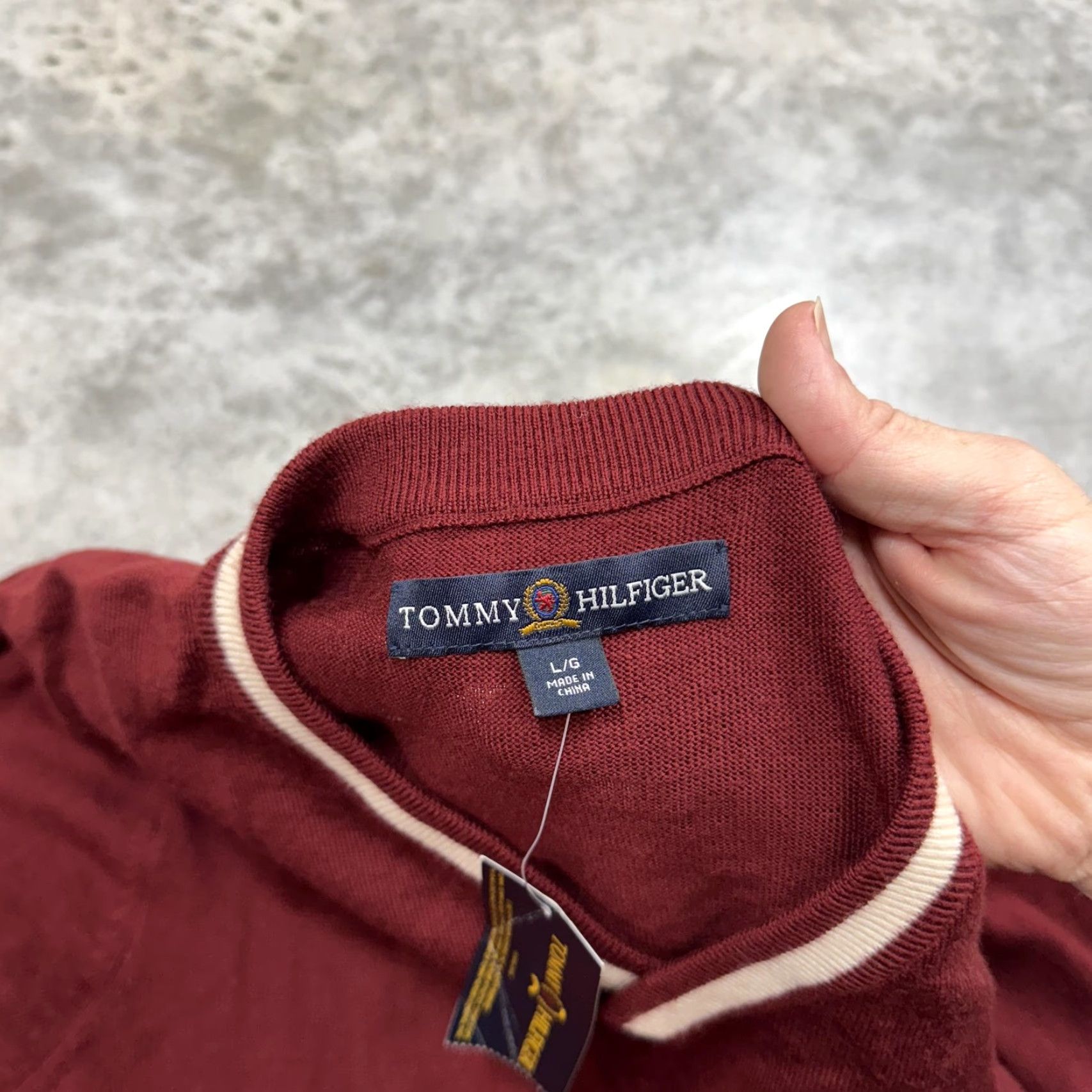 Tommy Hilfiger VINTAGE Tommy Hilfiger Sweater Mens Large Red Merino Wool V Neck Knit Pullover Classic Size US L / EU 52-54 / 3 - 6 Thumbnail