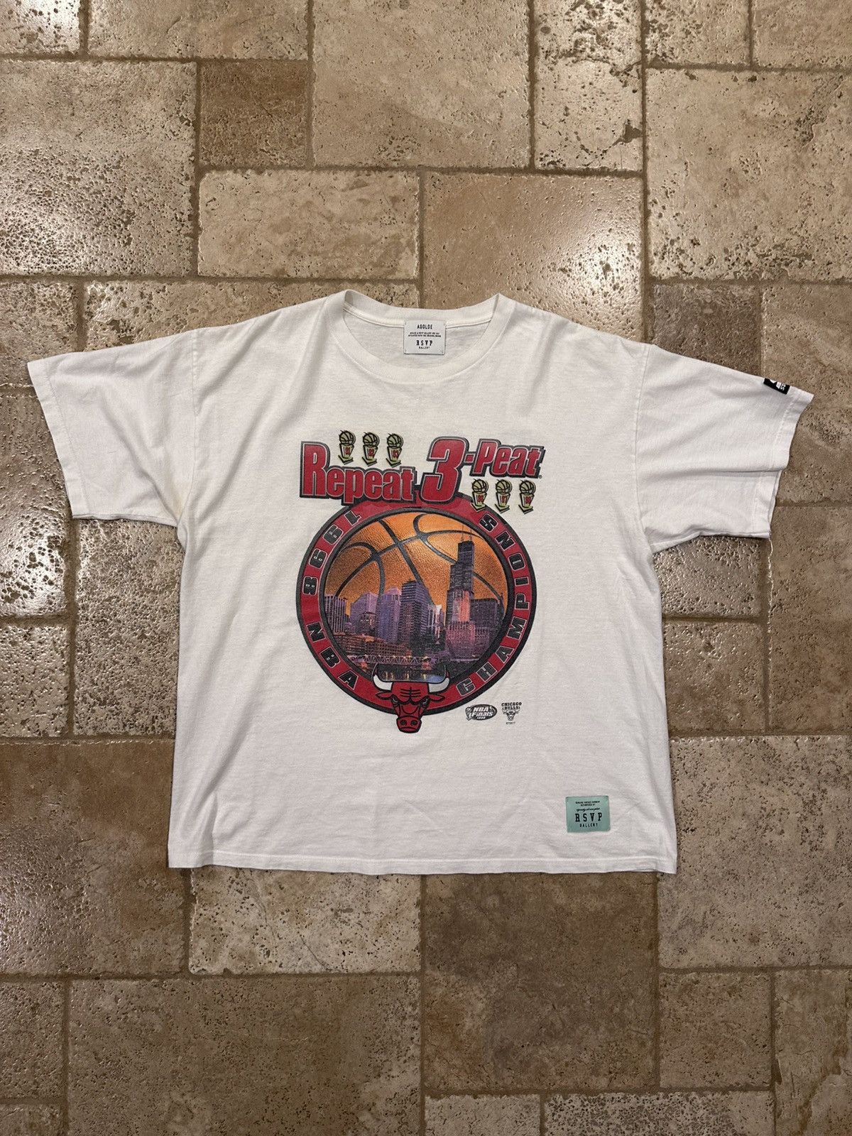 NBA × Rsvp Gallery × Vintage RSVP Gallery x Vintage Chicago Bulls 1998 Repeat 3-Peat Tee Size US XXL / EU 58 / 5 - 3 Thumbnail