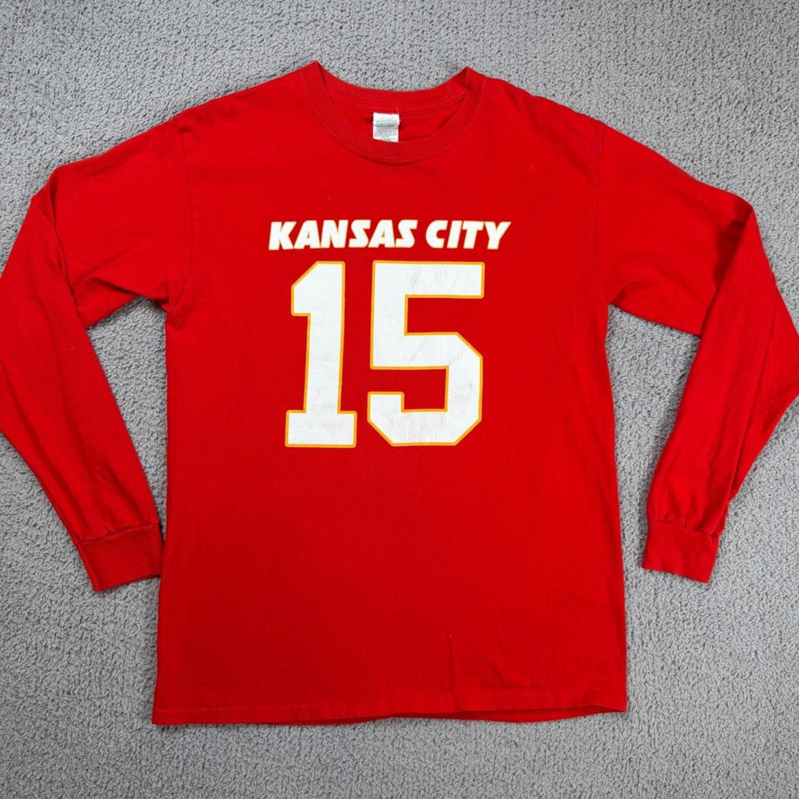 Gildan Patrick Mahomes Kansas City Chiefs 15 Long Sleeve T Shirt Size US M / EU 48-50 / 2 - 2 Thumbnail