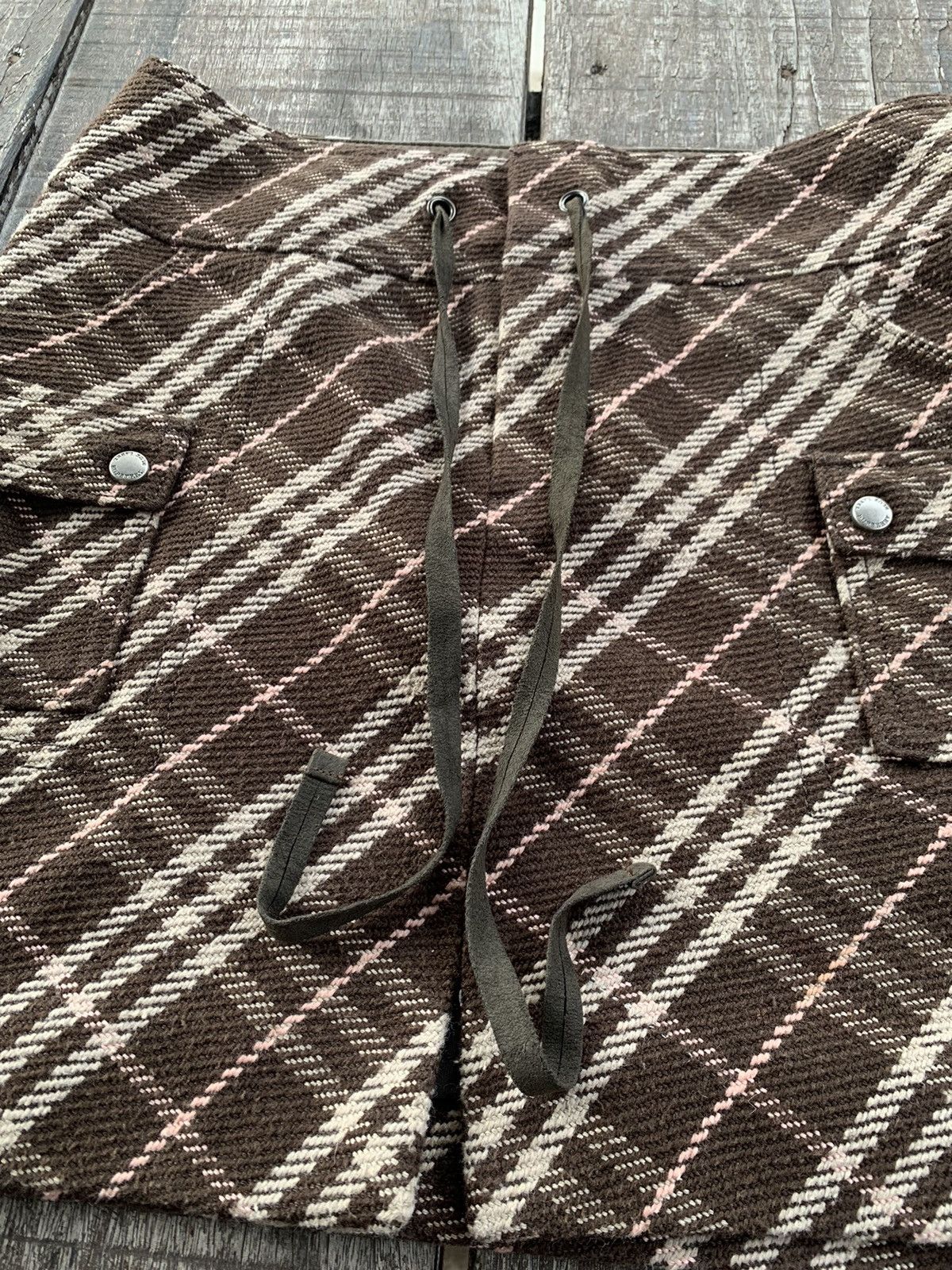 Burberry Burberry mini skirt nice design Size 27" / US 4 / IT 40 - 5 Thumbnail