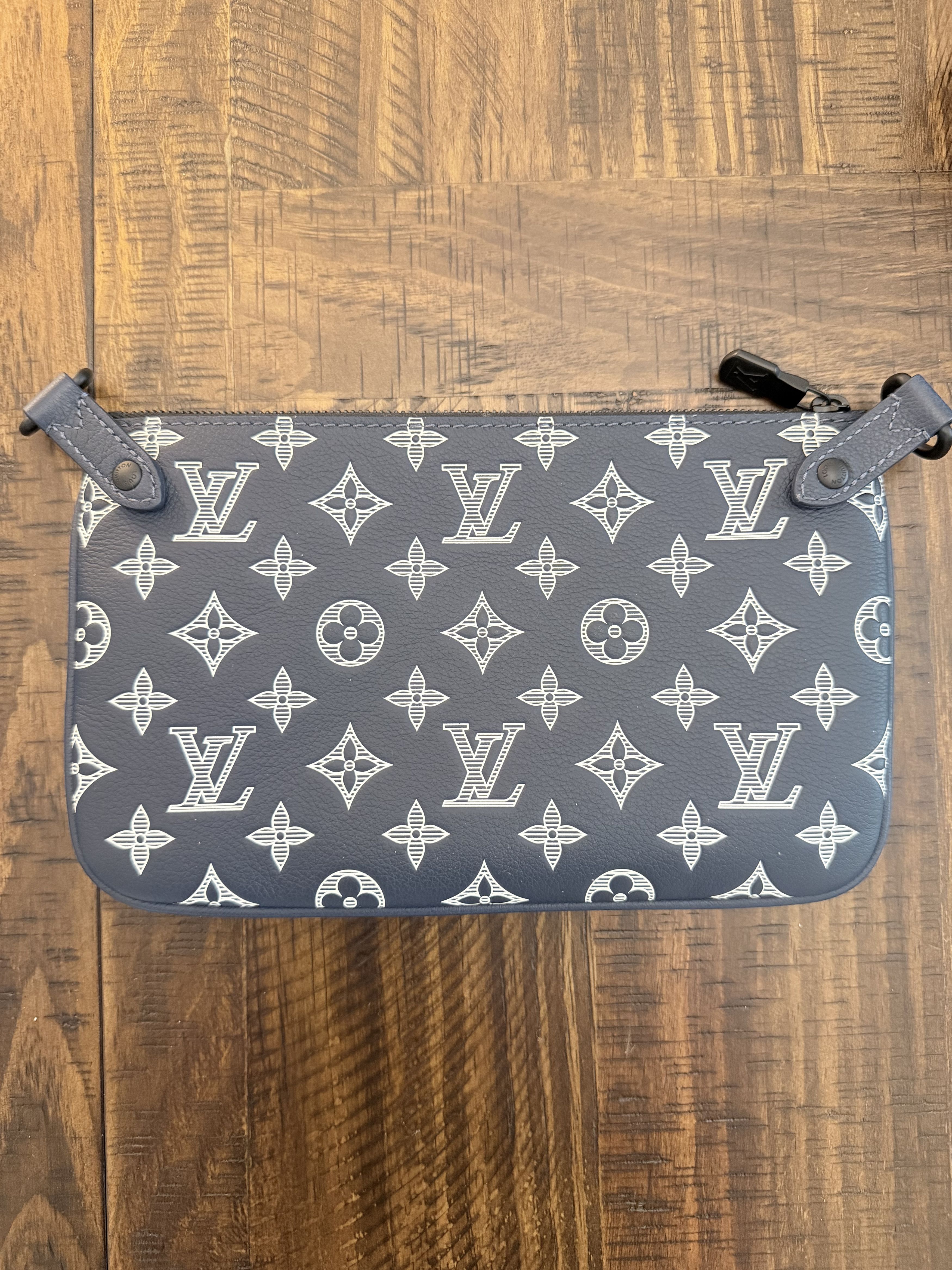 Louis Vuitton Trio Messenger Calfskin Monogram Shadow Ink Blue White Size ONE SIZE - 6 Thumbnail