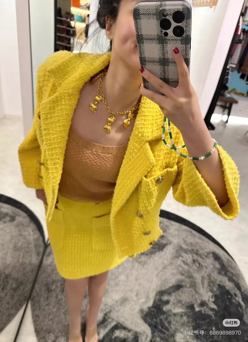 Chanel Chanel 22s bright yellow two-pocket skirt short skirt Size 24" / US 00 / IT 34 - 7 Thumbnail