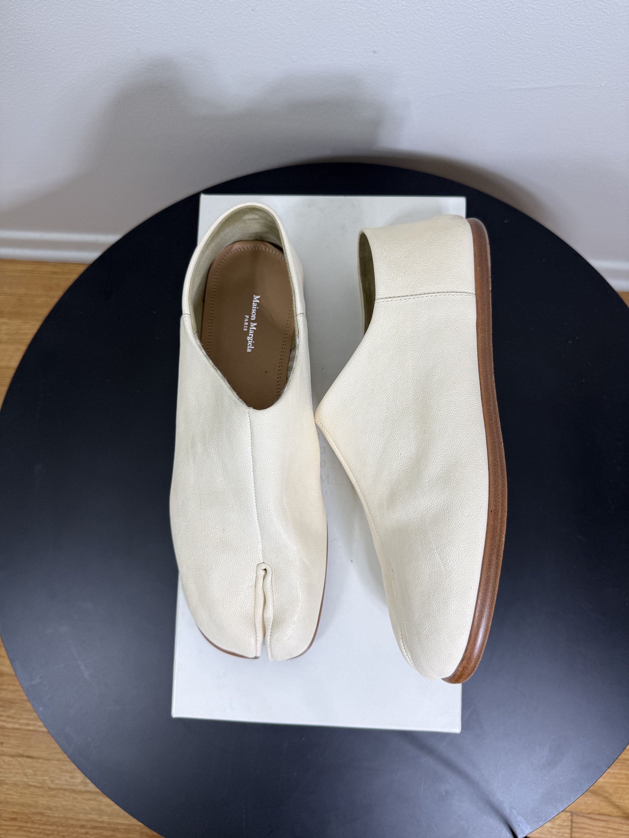 Maison Margiela Tabi Slippers in Tan/White Leather Size US 9 / EU 42 - 3 Thumbnail