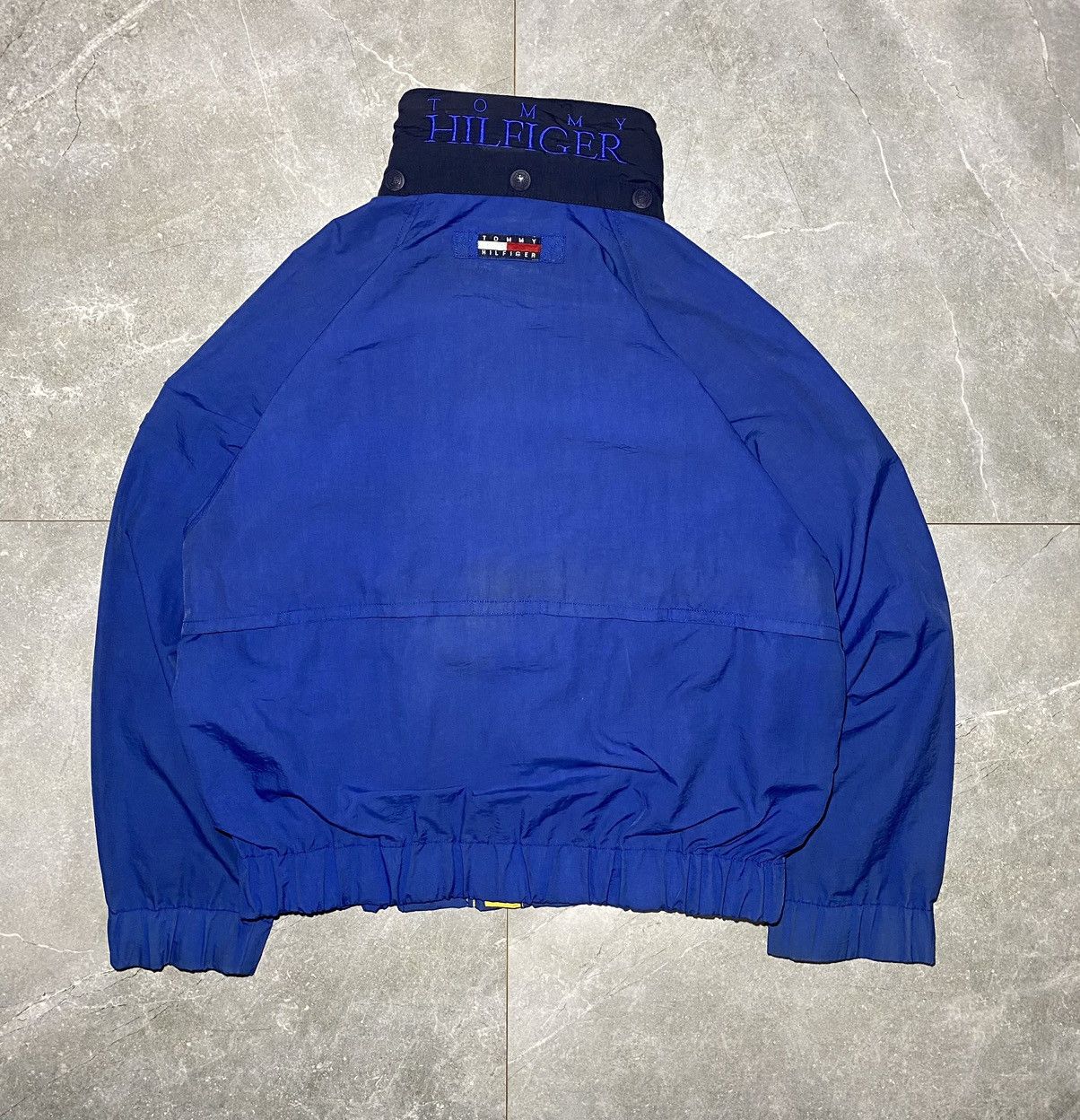 Tommy Hilfiger × Vintage Vintage Tommy Hilfiger Windbreaker Jacket Size US M / EU 48-50 / 2 - 13 Thumbnail