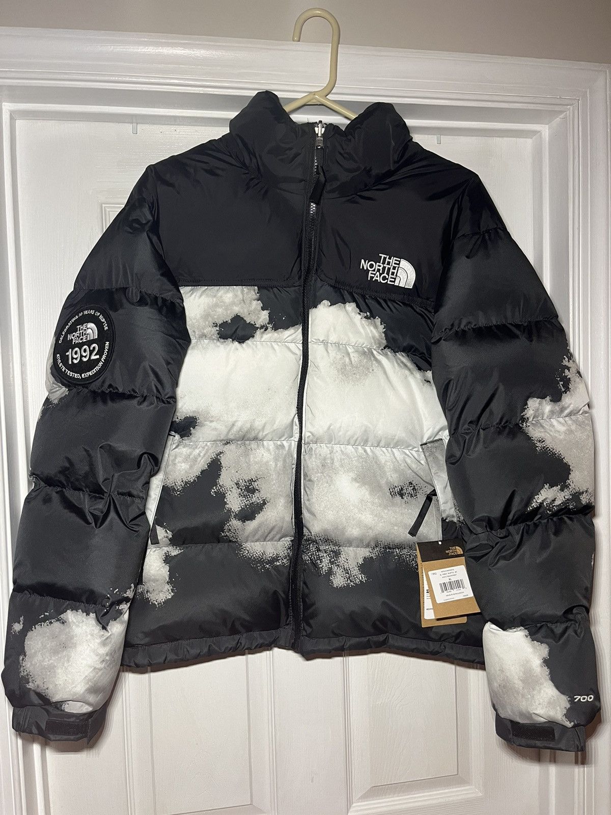 image of The North Face North Face Retro Nuptse 700 Fill Goose Down Jacket Size XL in Black/White, Men's