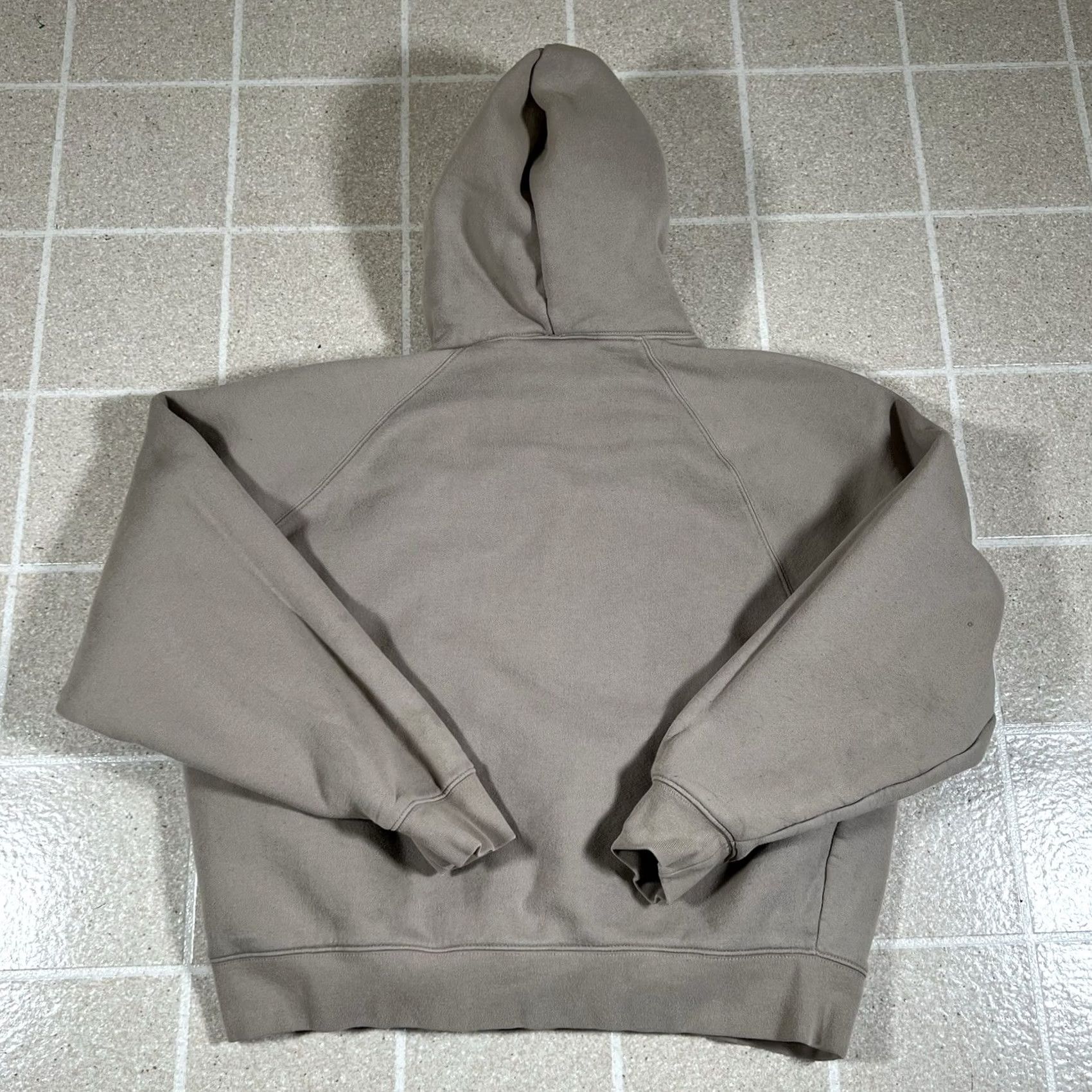 Fear of God Fear of God Essentials Hoodie Womens Size S Pullover Beige Activewear Pit to Pit 22 inches Length 21.5 inches Size S / US 4 / IT 40 - 6 Thumbnail