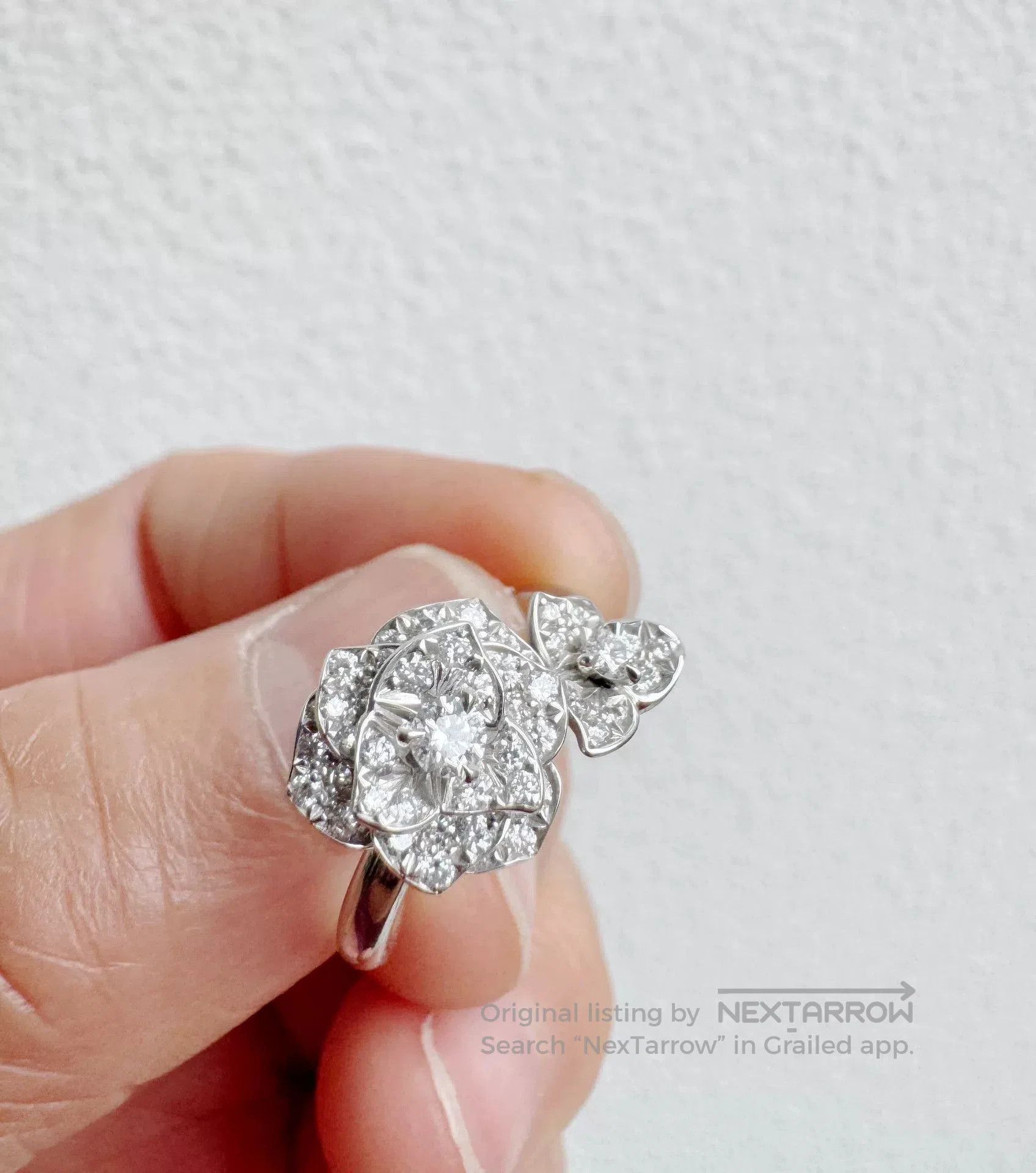 Piaget Piaget Rose Diamond Flower Ring. Size ONE SIZE - 3 Thumbnail