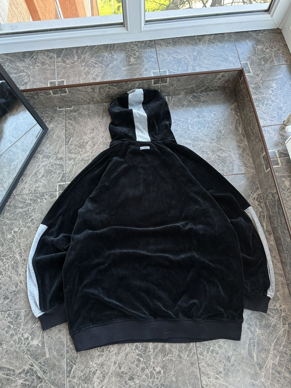 Rocawear Vintage Rocawear Velour Mens SK8 Streetwear Hoodie Sz L/XL Size US L / EU 52-54 / 3 - 8 Thumbnail