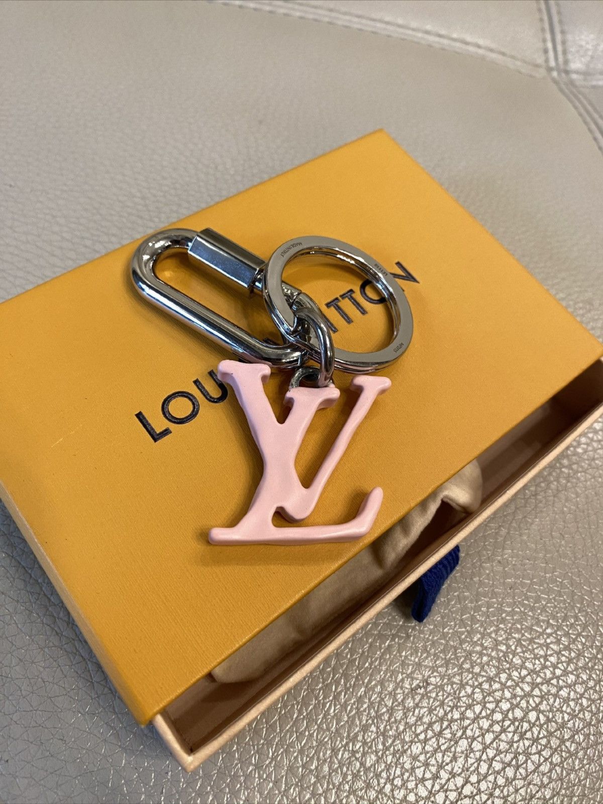 Louis Vuitton LV Key Holder And Bag Charm Size ONE SIZE - 1 Thumbnail