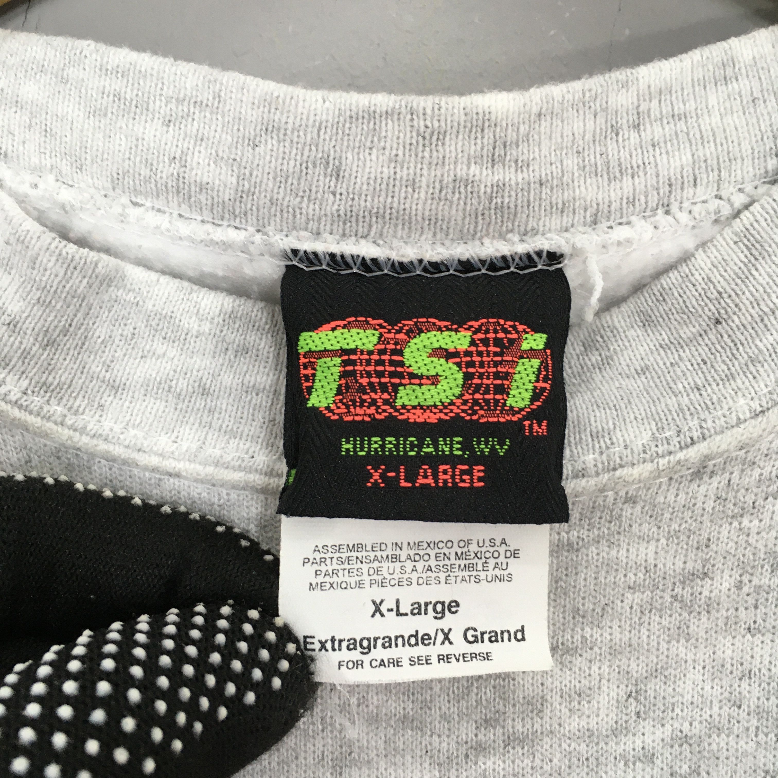 Vintage Vintage 90s Halloween Trick Or Treat Sweatshirt XLarge Size US XL / EU 56 / 4 - 5 Thumbnail