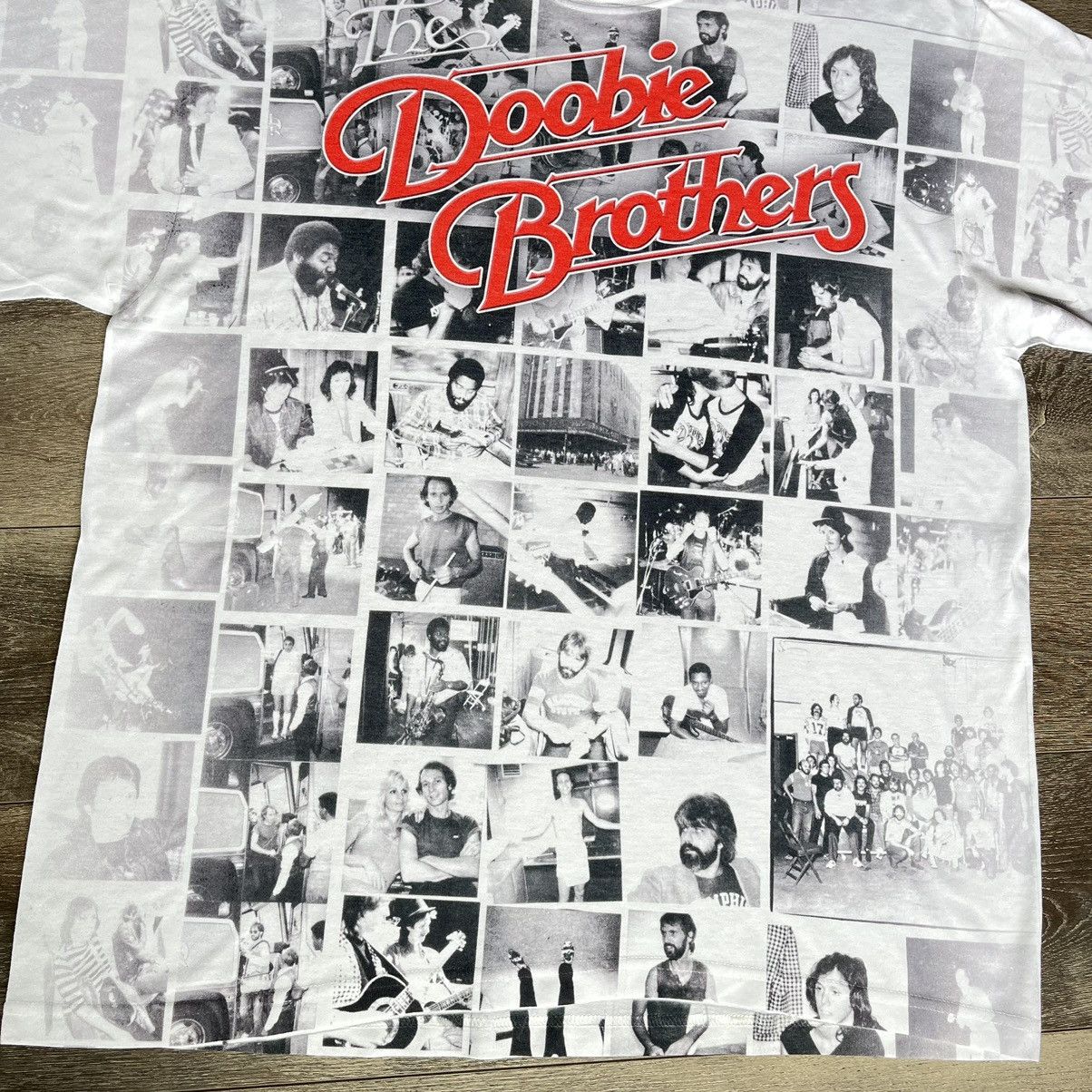 Band Tees × Vintage New Vintage The Doobie Brothers All Over Print Band Tour Tee Size US XL / EU 56 / 4 - 2 Thumbnail