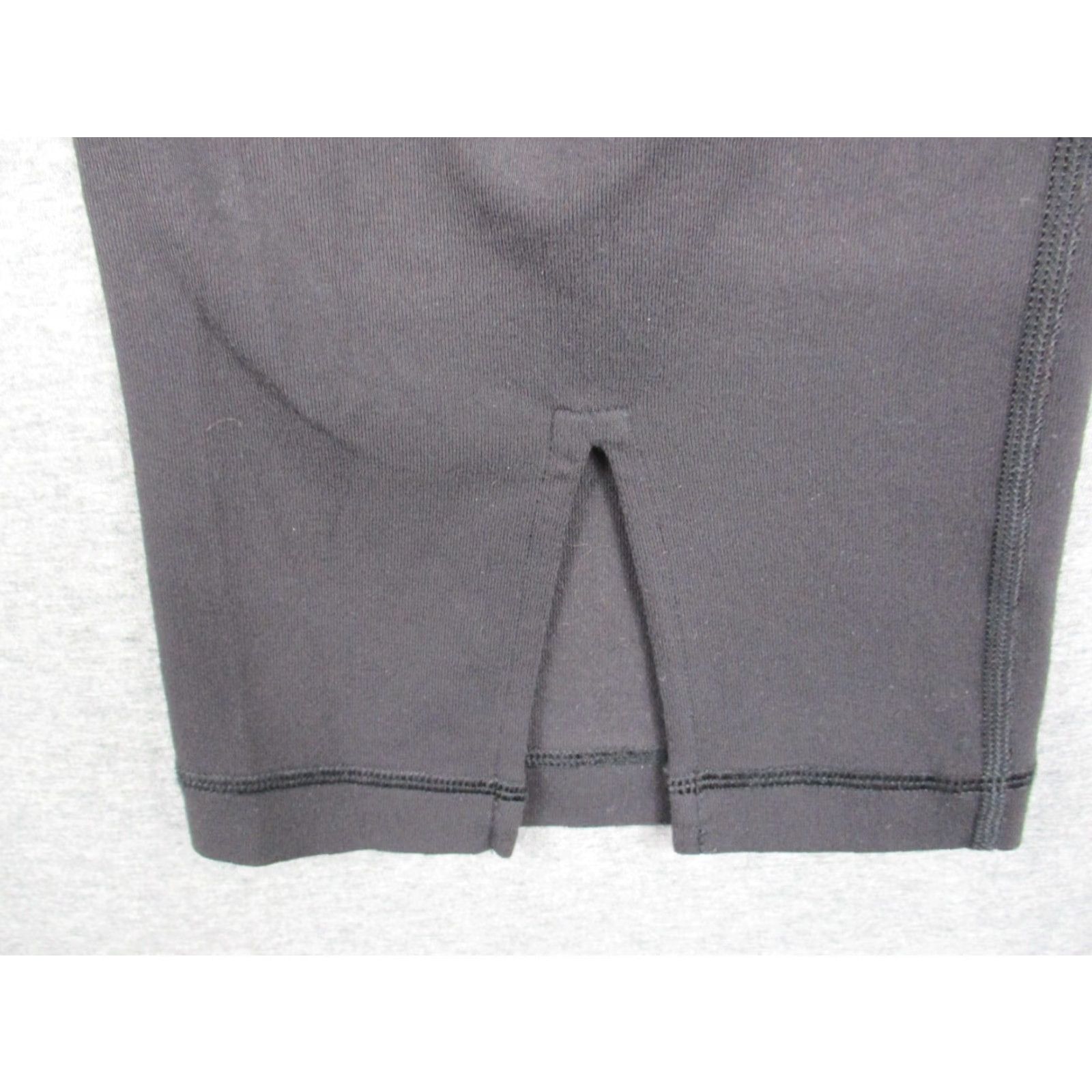 Lululemon Lululemon Capri Pants 8 Womens Slit Cropped Activewear Black Pink Waistband Logo Pants Women 8 Pink Slit Cropped Capri Logo Activewear Size 30" / US 8 / IT 44 - 7 Thumbnail