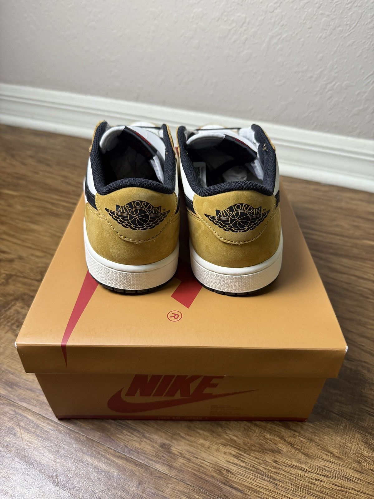 Jordan Brand Jordan 1 Low ‘Rookie Of The Year’ Size US 9.5 / EU 42-43 - 5 Thumbnail