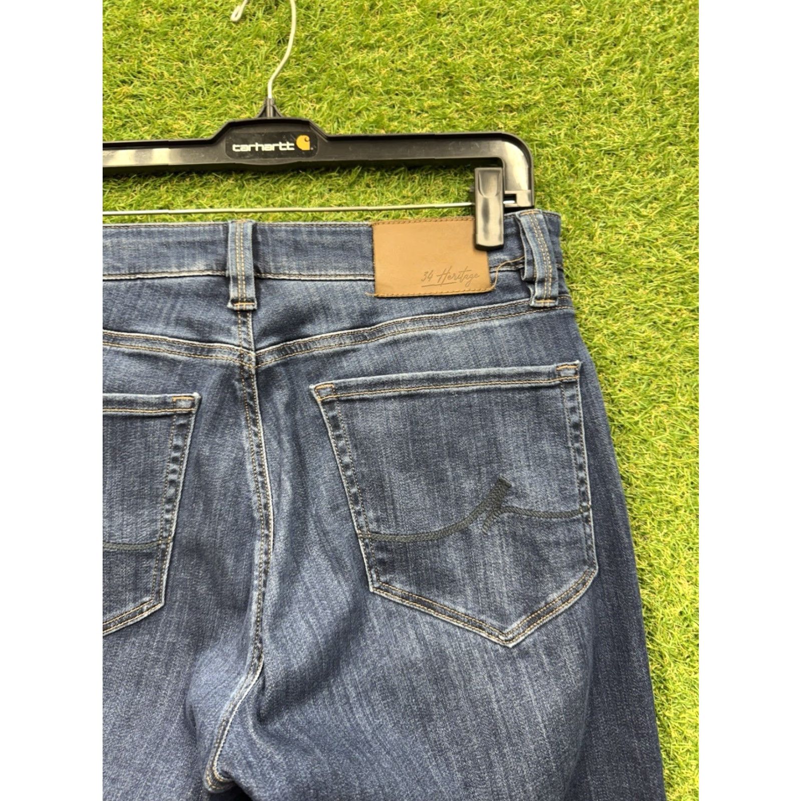 Vintage 34 Heritage Jeans Mens 32x32 Charisma Dark Wash Blue Denim Classic Comfort Rise Button Zip 5-Pocket Straight Regular 34 Heritage Mens Jeans Size US 32 / EU 48 - 4 Thumbnail