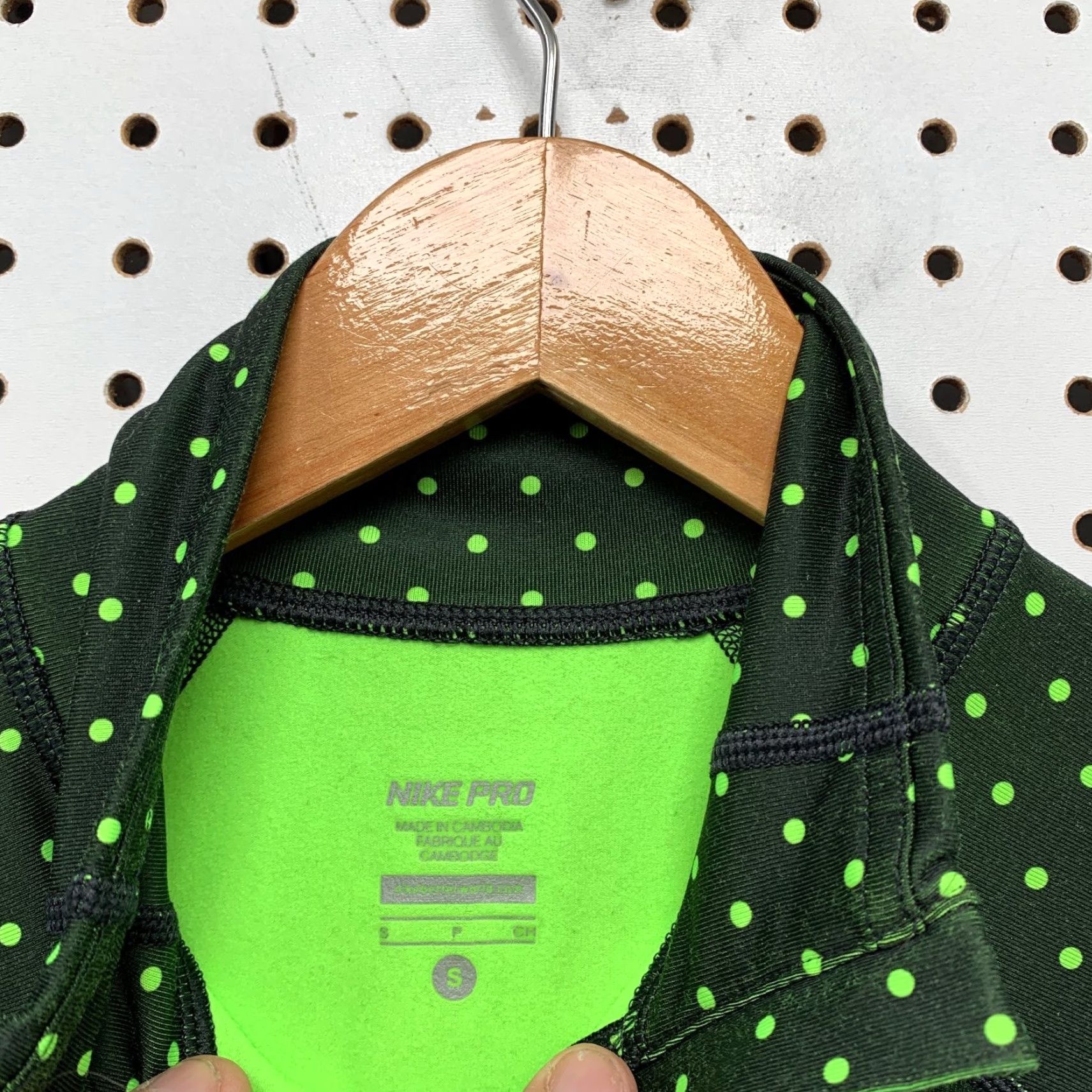 Nike Nike Pro Hyperwarm Womens 1/2 Zip Active Pullover Green Polka Dot Warm Workout Shirt Size M / US 6-8 / IT 42-44 - 5 Thumbnail