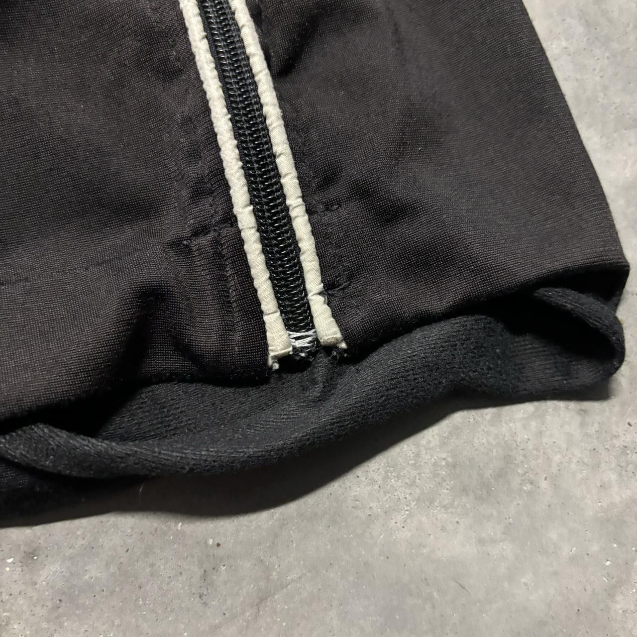 Japanese Brand × Vintage Crazy Vintage Y2K/2000s Baggy Black Striped Full Zip Drill Essential Track Pants! Size US 36 / EU 52 - 6 Thumbnail