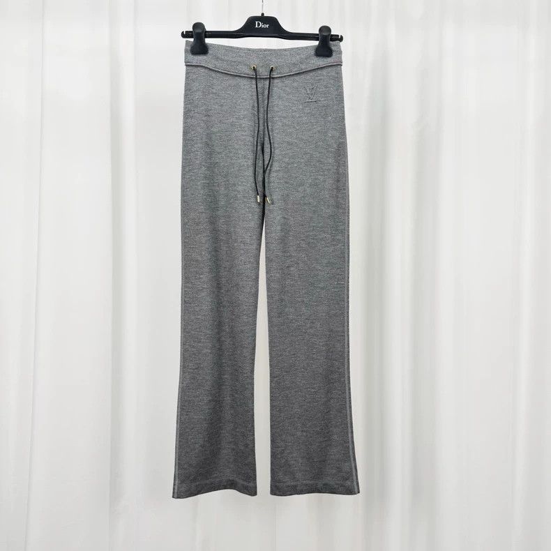 Louis Vuitton Louis Vuitton size xs Grey embroidered Logo cashmere knit p Size 24" / US 00 / IT 34 - 1 Thumbnail