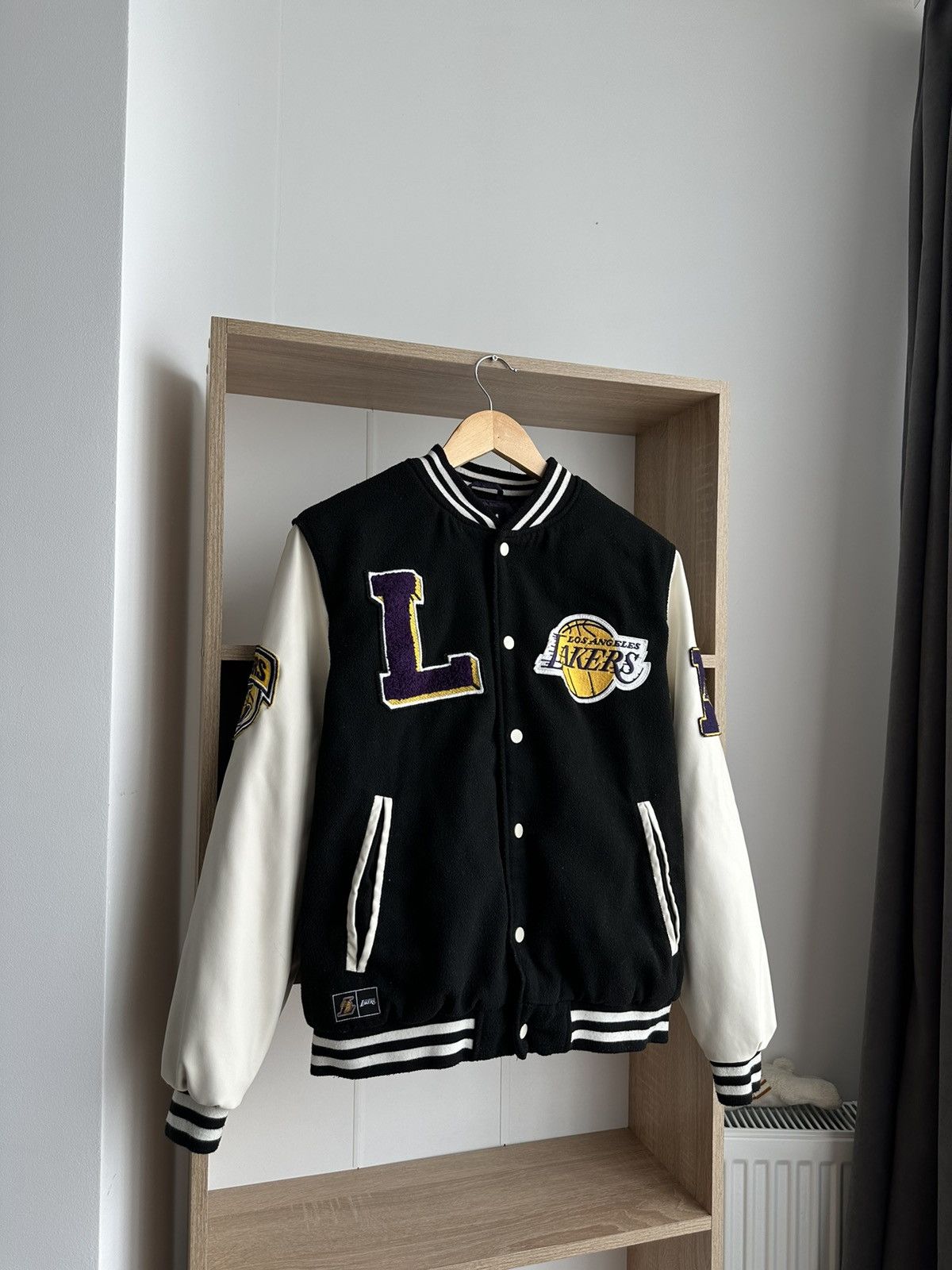 Authentic NBA 2024 Brand new with tags Lakers bomber jacket