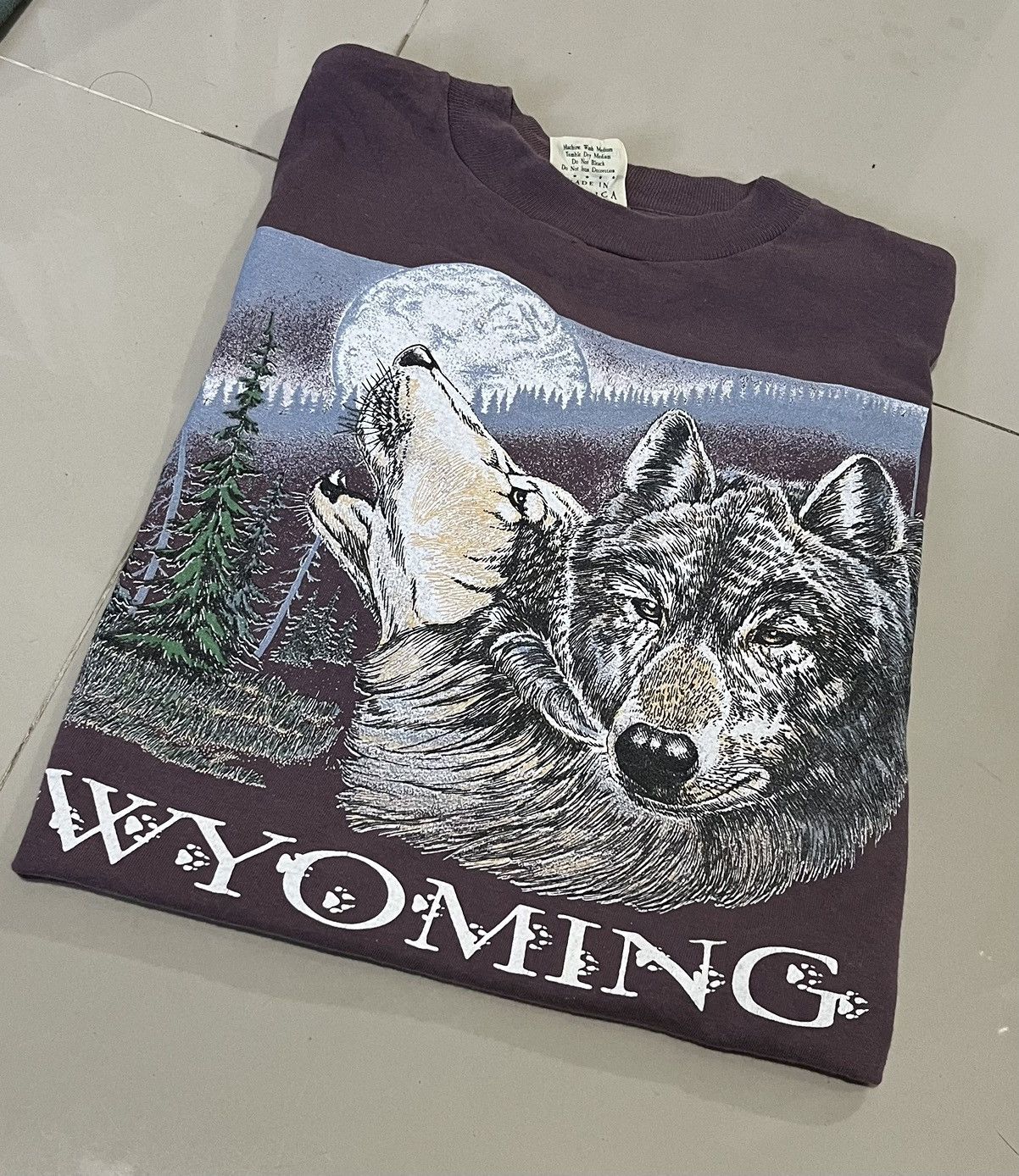 Vintage Vtg 90’s Wyoming Wolf T-Shirt Size US L / EU 52-54 / 3 - 1 Thumbnail