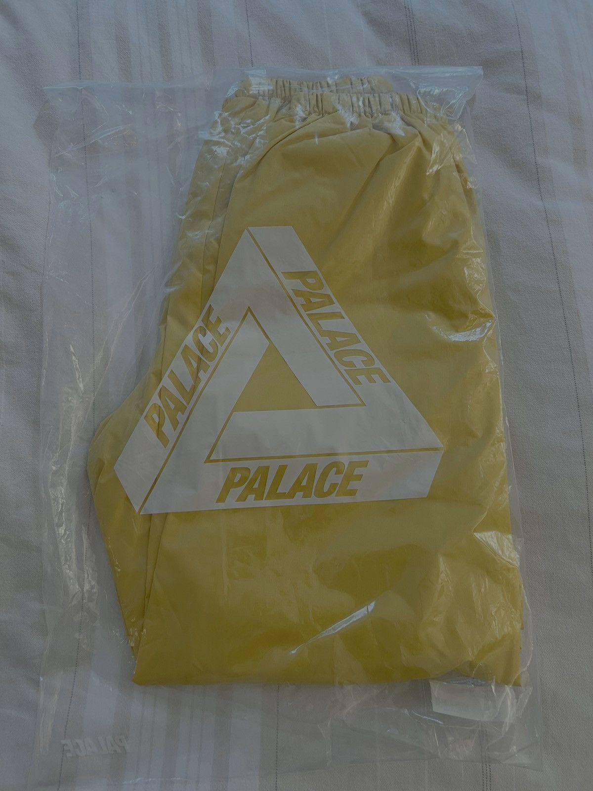 Palace Palace Gore-Tex Windstopper Jogger Yellow Men’s Size Medium Size US 32 / EU 48 - 6 Thumbnail