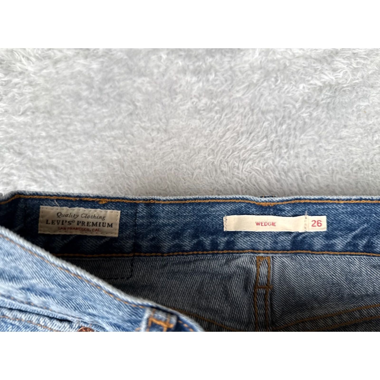 Levi's Levi's Wedgie Fit Jeans Womens 26 Blue Denim Distressed Raw Hem 26x26 Size 26" / US 2 / IT 38 - 6 Thumbnail