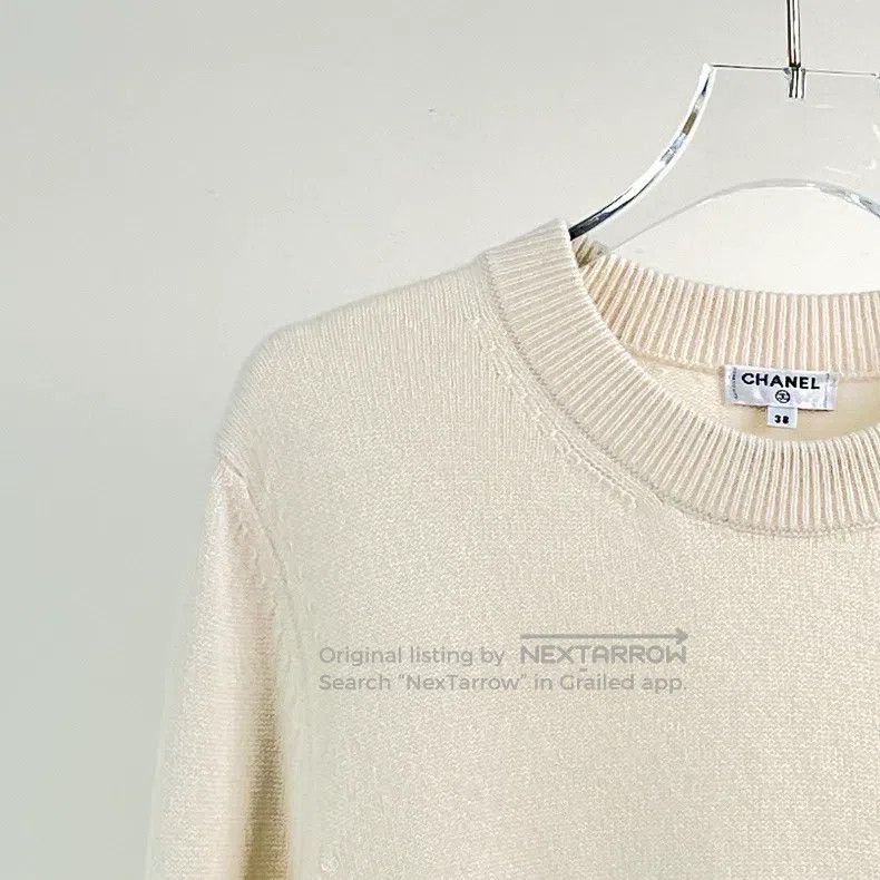Chanel 20B beige cashmere knitted sweater