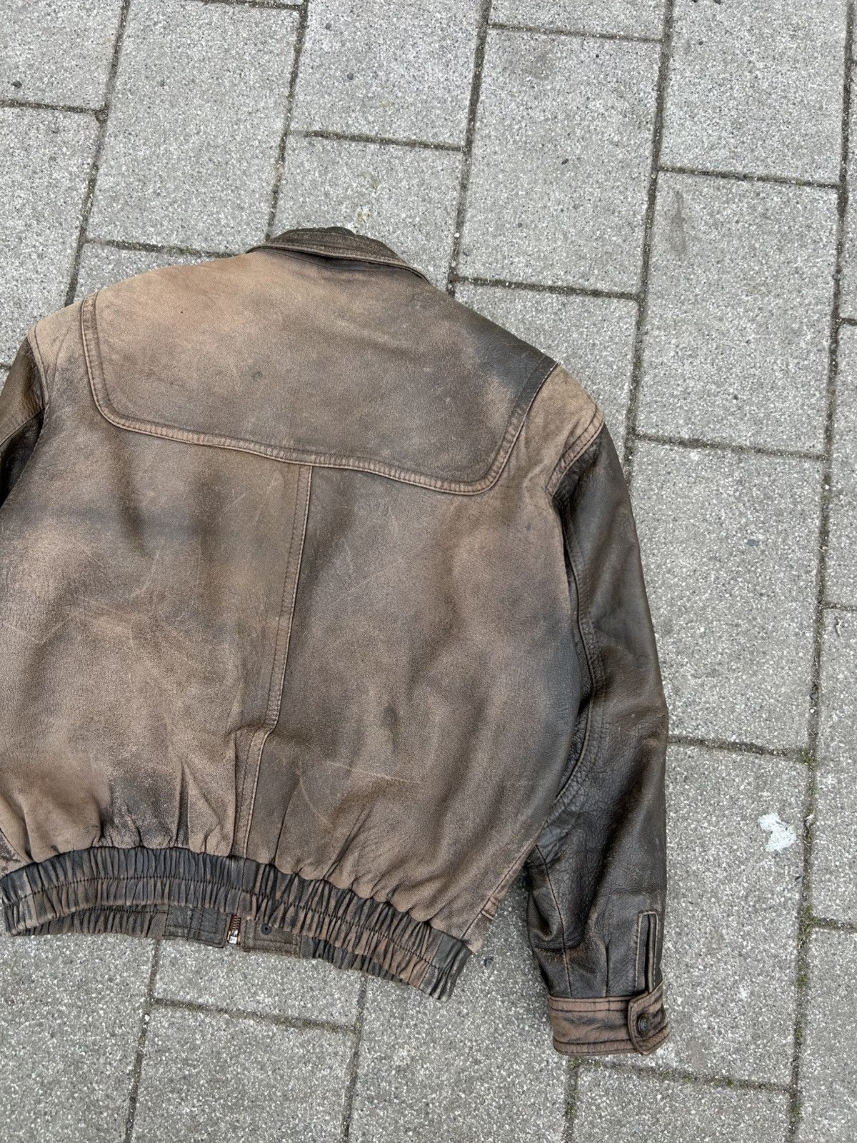 Vintage Vintage 1990s Gino Bertoni Distressed brown Leather Bomber Size US L / EU 52-54 / 3 - 17 Thumbnail