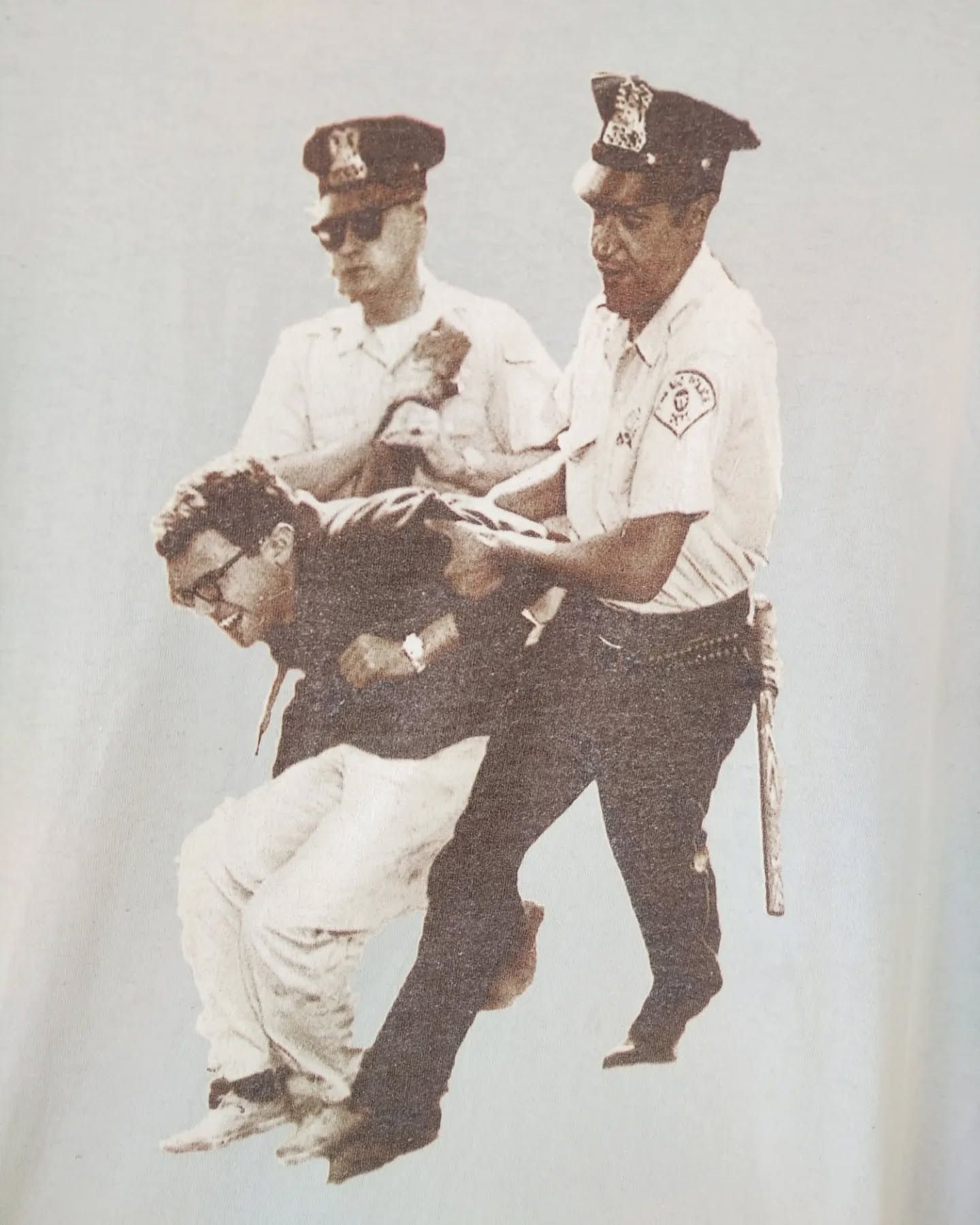 Vintage Police Arresting Graphic Gildan Tee Size US XL / EU 56 / 4 - 2 Thumbnail