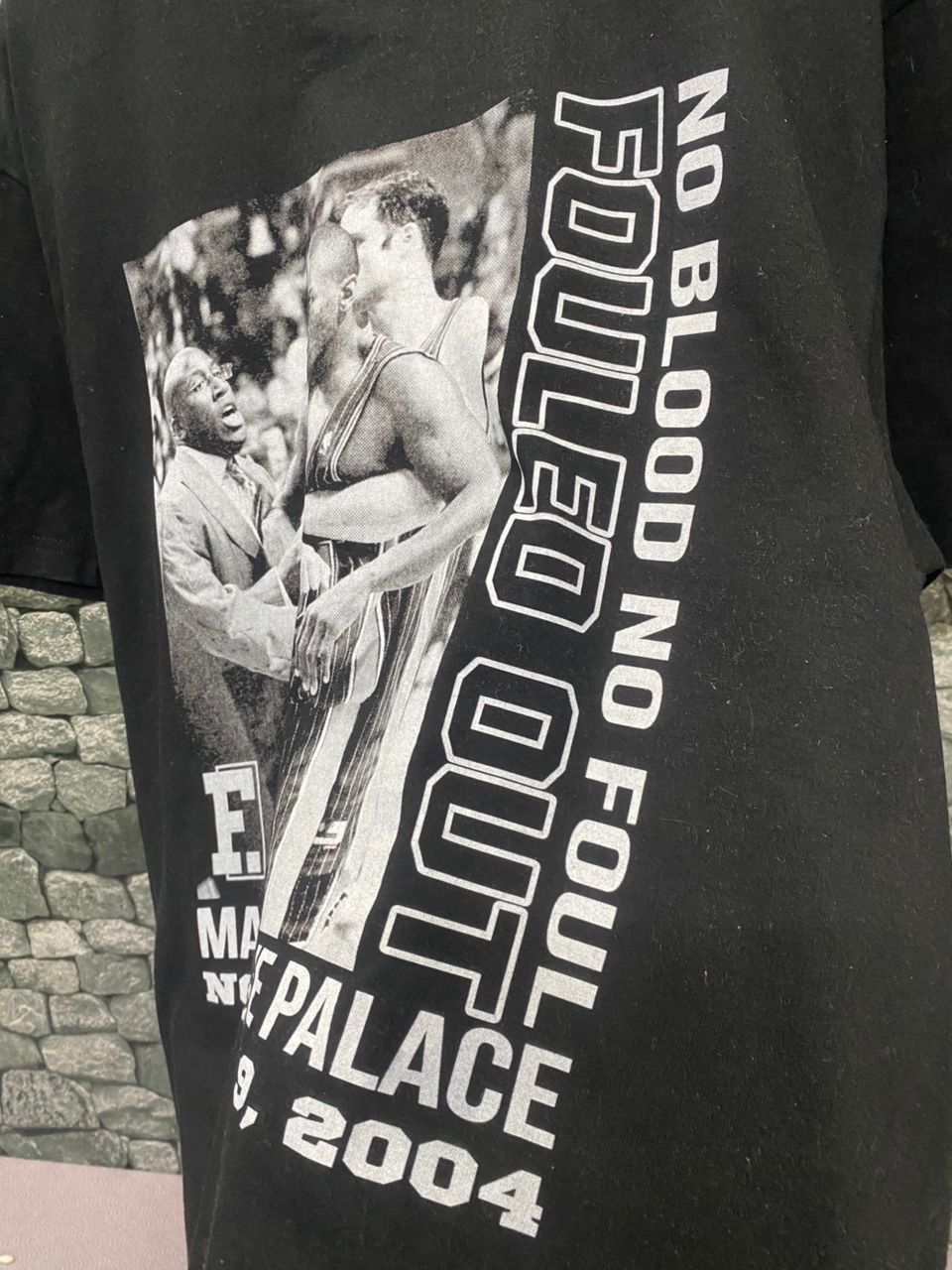 NBA Vintage Malice At The Palace 2004 NBA Tshirt Size US XL / EU 56 / 4 - 3 Thumbnail