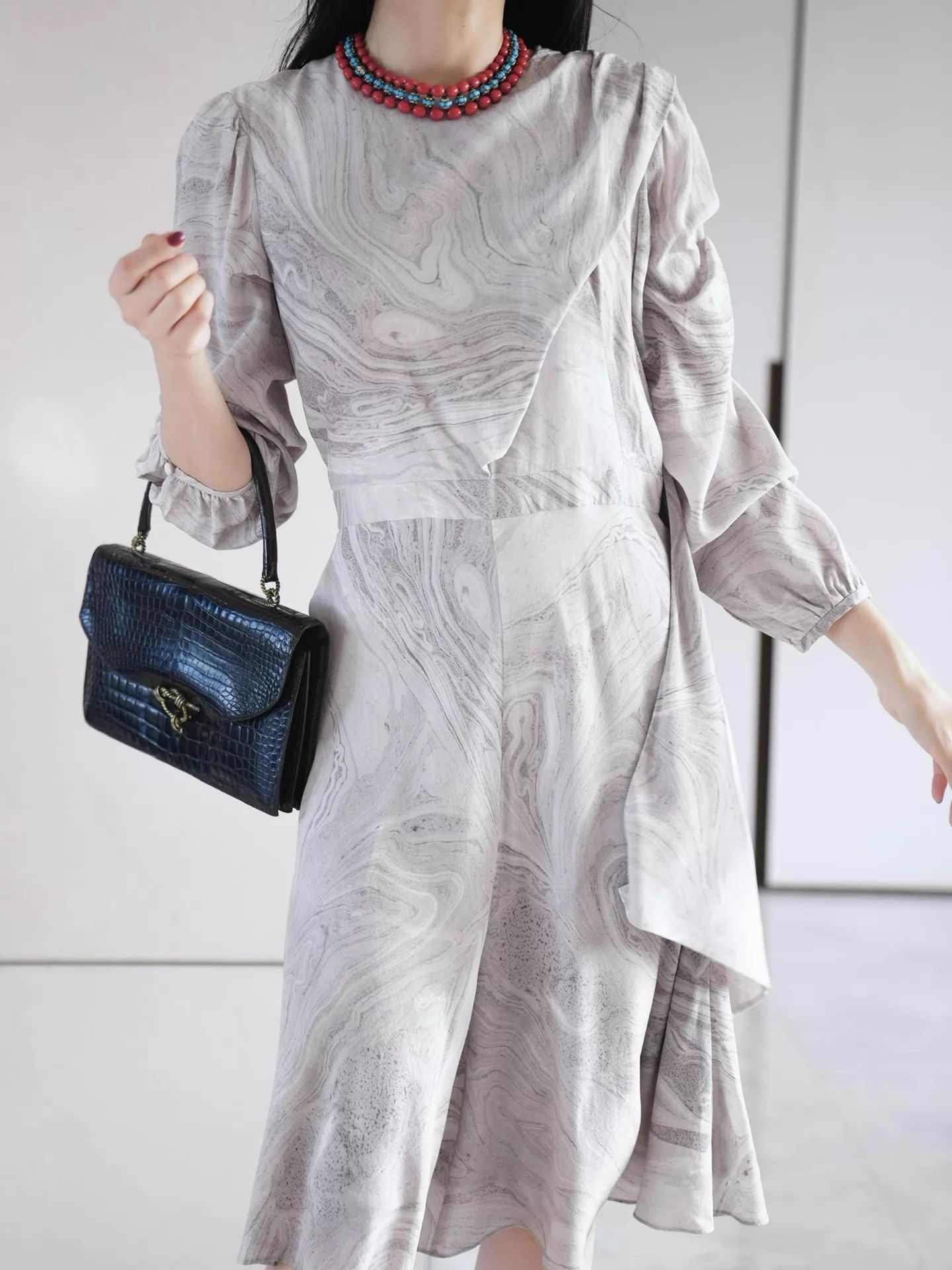 Alexander McQueen Alexander McQueen Light Gray Silk Sash MidiDress Size L / US 10 / IT 46 - 8 Thumbnail