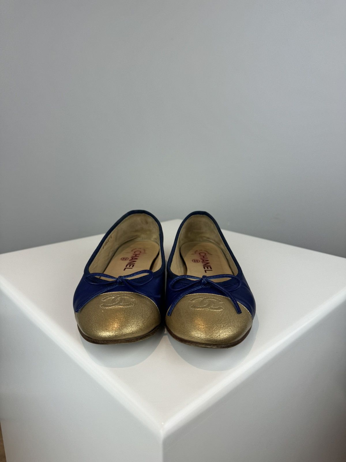 Chanel CHANEL NAVY BALLET FLATS Size US 6.5 / IT 36.5 - 10 Thumbnail