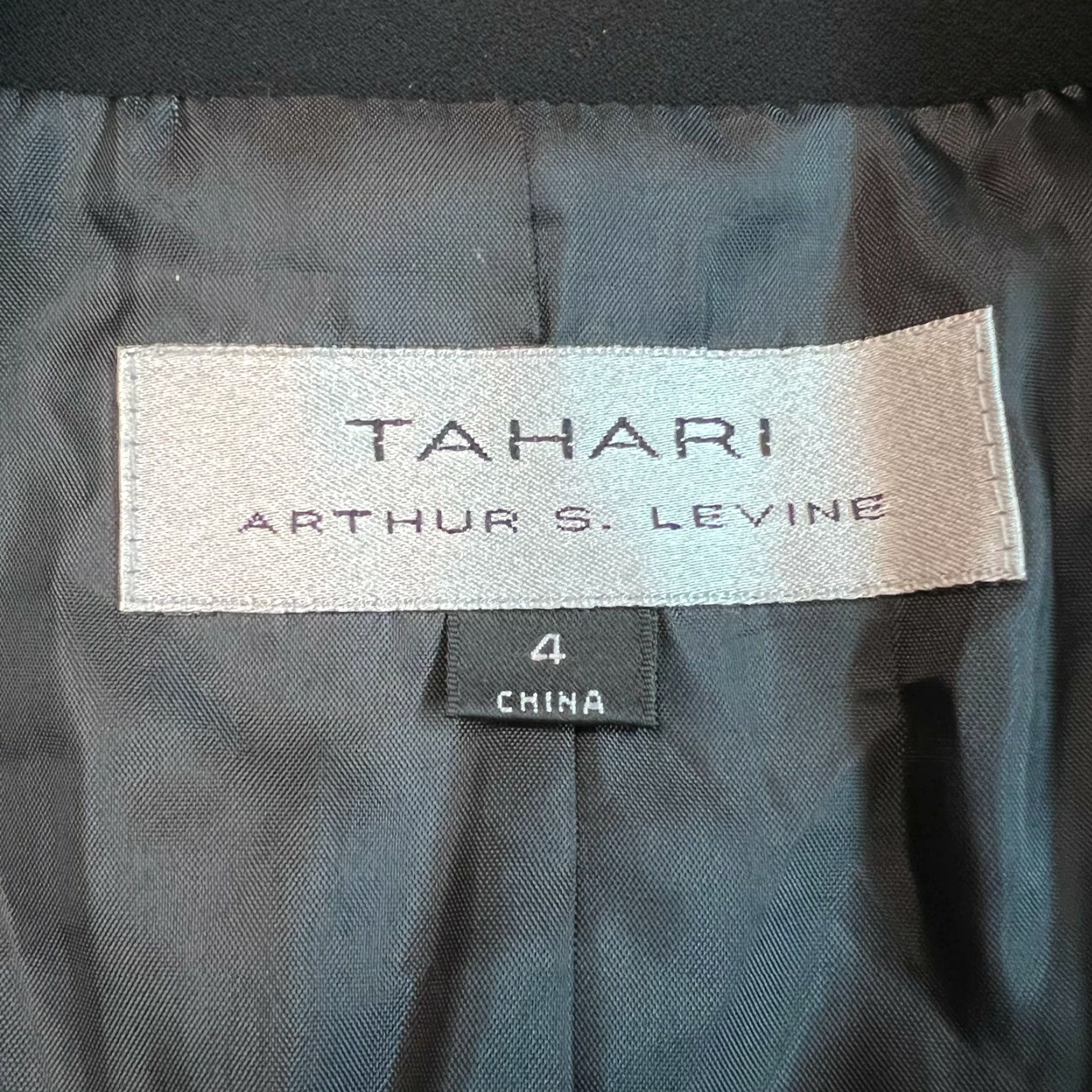 Vintage Tahari Blazer Womens Notch Lapel Lined Black Jacket Size 4 Jacket/Coat Short Sleeve 3-Button Single-Breasted 100% Polyester Dressy Modern Career Mens? Size S / US 4 / IT 40 - 7 Thumbnail