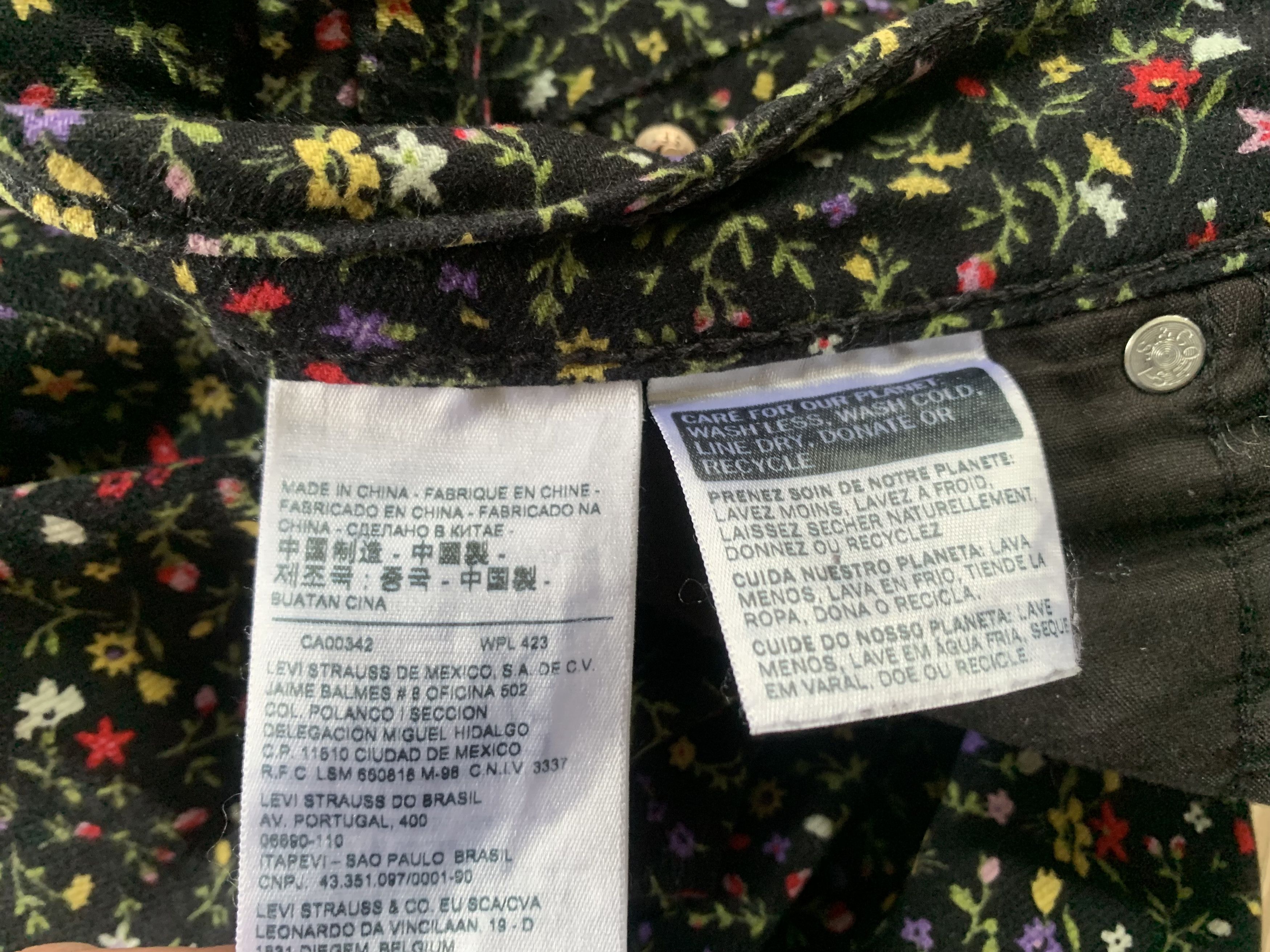 Levi's Women’s Levi’s Premium Wedgie Straight Floral Black Jeans Size 30" / US 8 / IT 44 - 9 Thumbnail