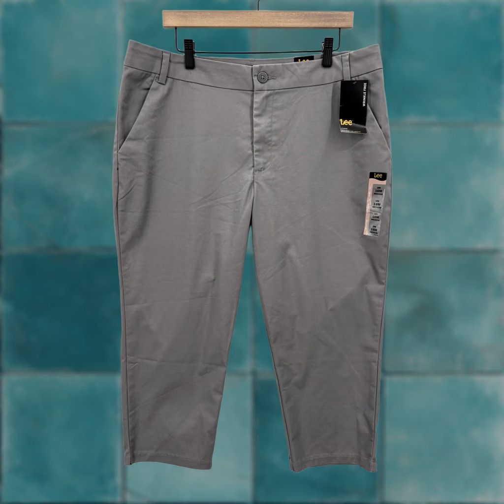 Lee Lee Capri Pants Womens 16 Medium Gray Wrinkle Free Mid Rise Stretch Casual NWT Size 38" / US 16 / IT 52 - 1 Thumbnail