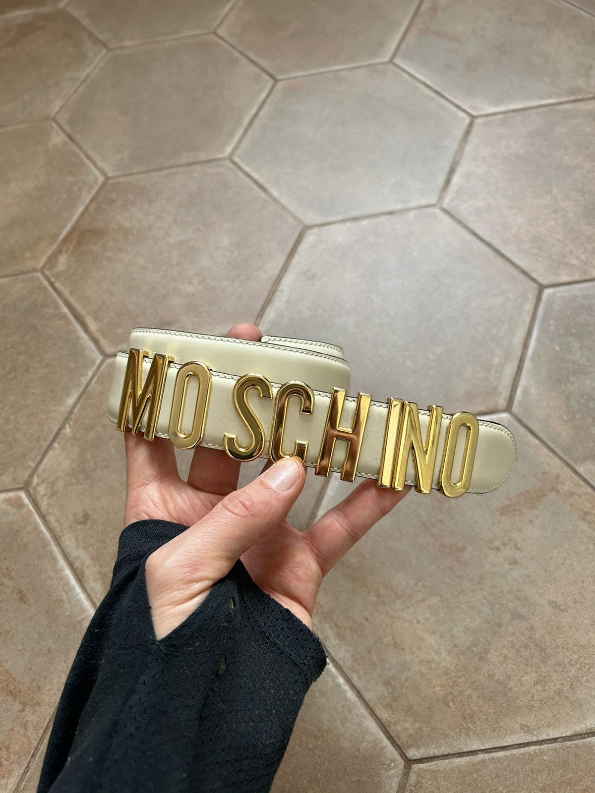 Designer × Moschino Moschino Logo Buckle Leather Belt Fuchsia Size ONE SIZE - 1 Thumbnail