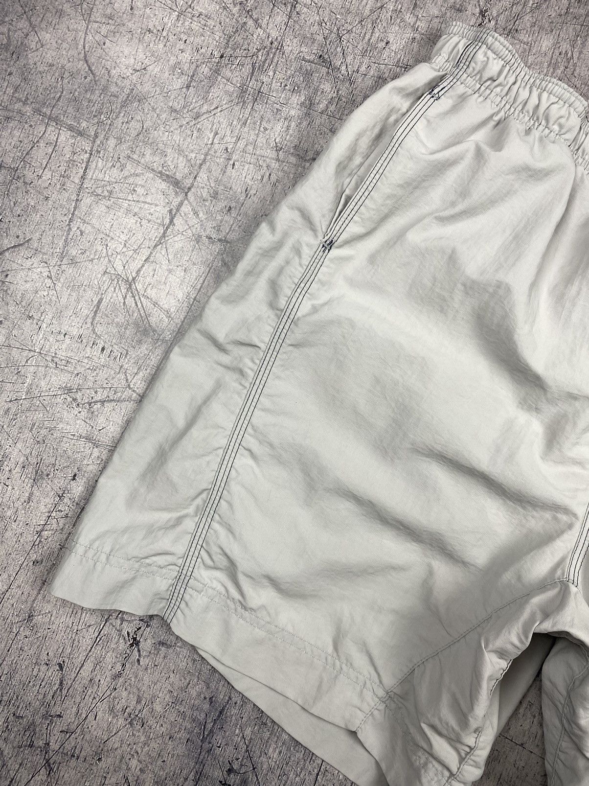 Nike × Vintage Vintage Nike Swoosh Cargo Drill Y2K Nylon Shorts Size US 35 - 6 Thumbnail