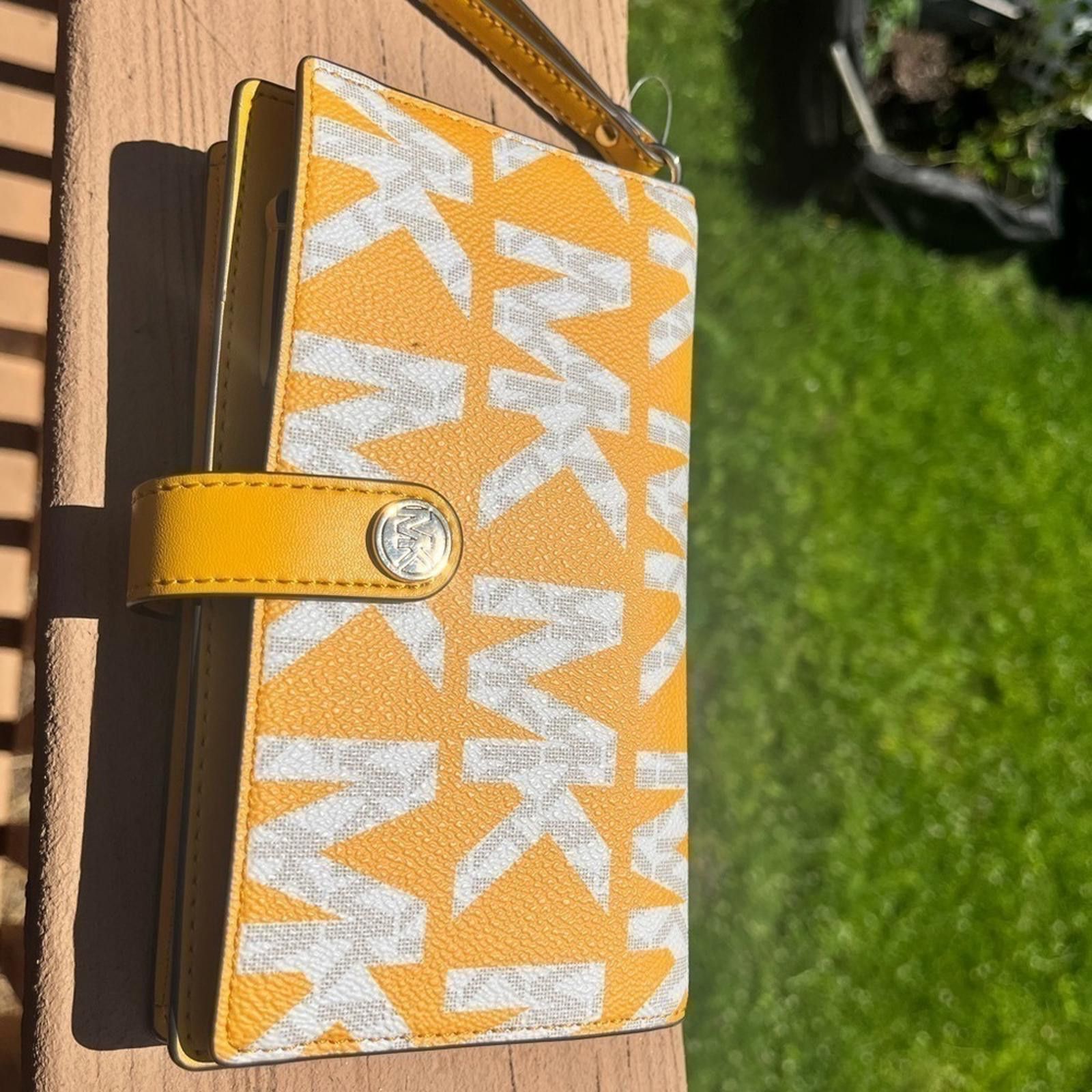 Michael Kors Michael Kors Small Bifold Wallet Signature Print NWT Size ONE SIZE - 4 Thumbnail