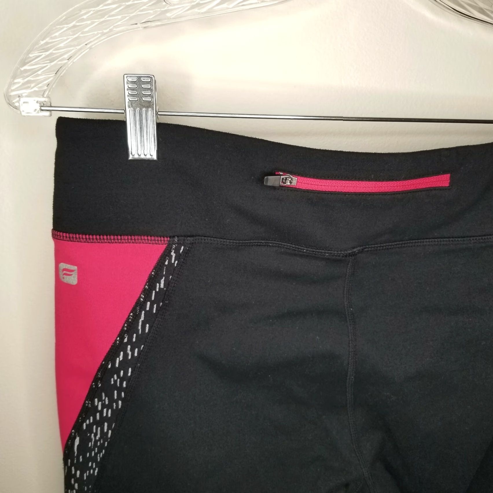 Fabletics FABLETICS Capris Women Black Pink Compression Capri M-L 16" WAIST 15" INSEAM Women’s Pants Size ONE SIZE - 3 Thumbnail