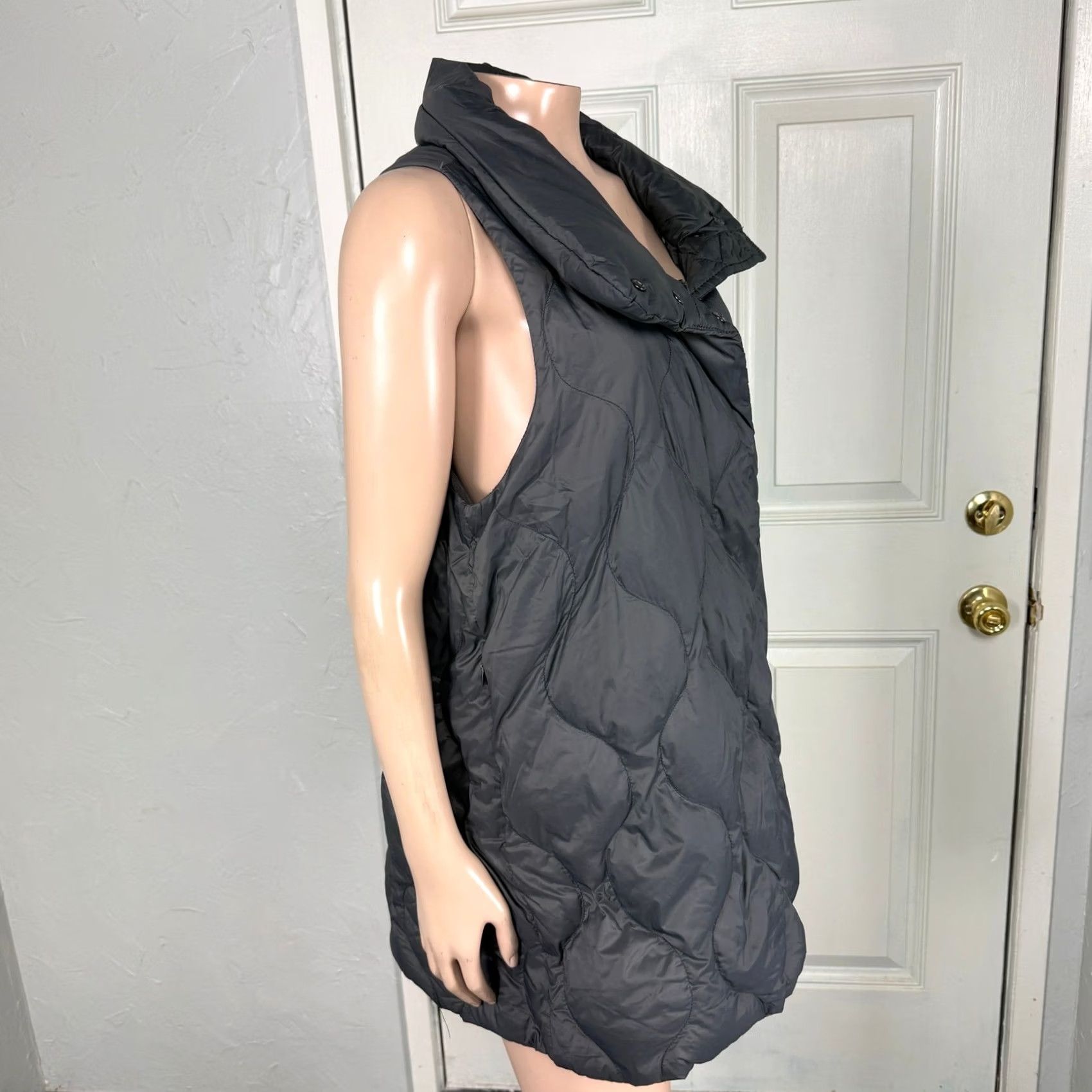 Lululemon Final Output: Lululemon Down Quilted Womens Jacket Vest Large Puffer Coat Full zip Gray Vv21 Size L / US 10 / IT 46 - 6 Thumbnail