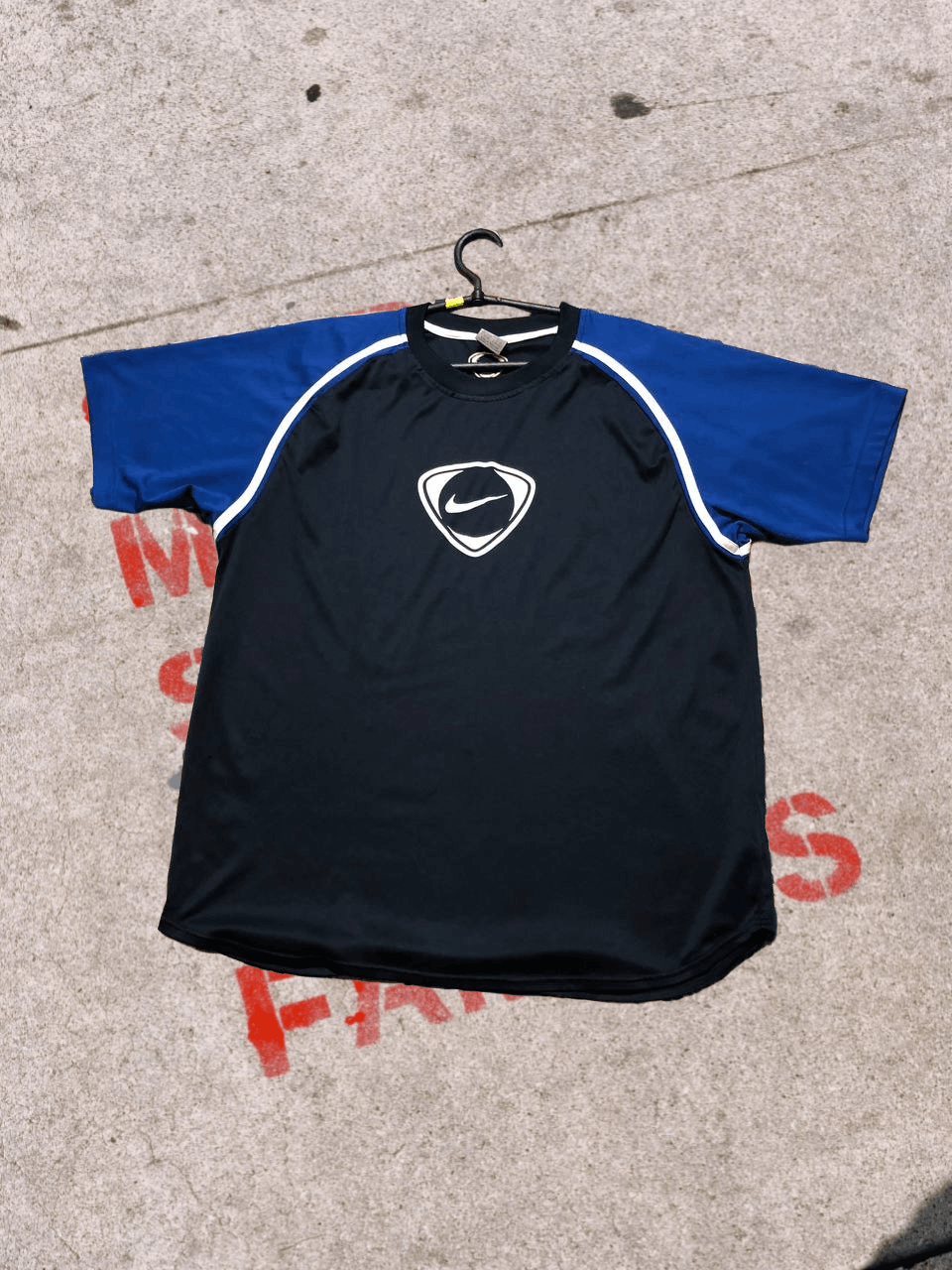 Nike Men's Nike Vintage 90's Swoosh Logo Short Sleeve T-shirt Size US L / EU 52-54 / 3 - 1 Thumbnail