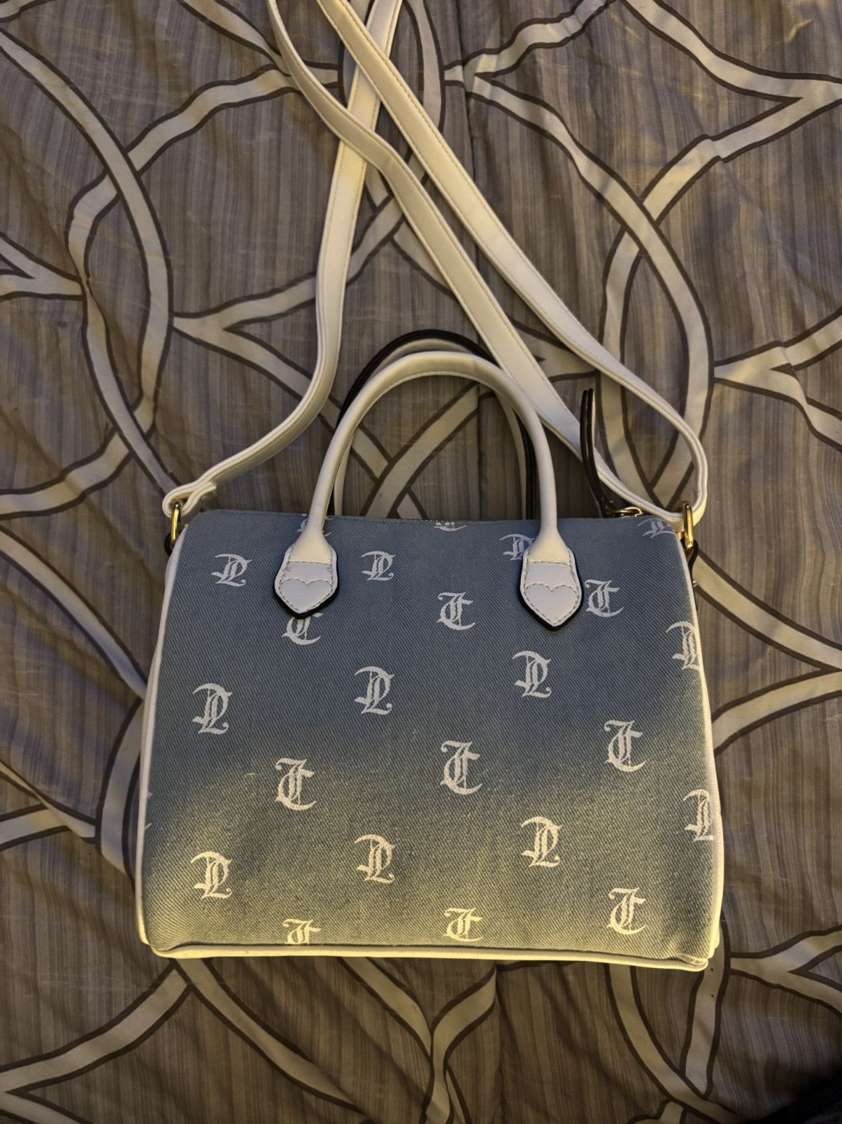 Juicy Couture Stylish Blue and White Handbag Size ONE SIZE - 2 Thumbnail