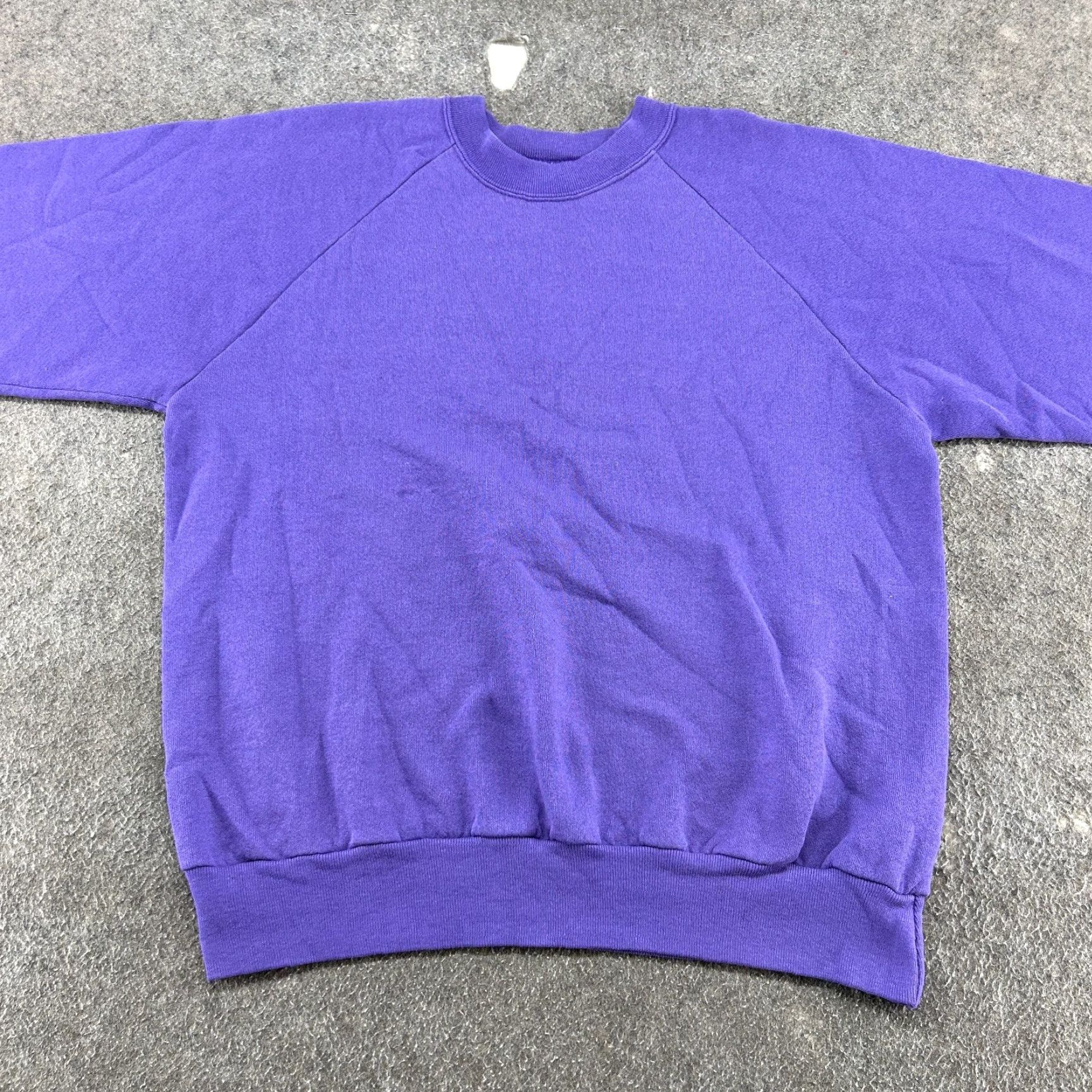Vintage VINTAGE Onieta Sweatshirt Mens L Purple Crew Neck Pullover Fleece Blank USA 90s Size US L / EU 52-54 / 3 - 3 Thumbnail